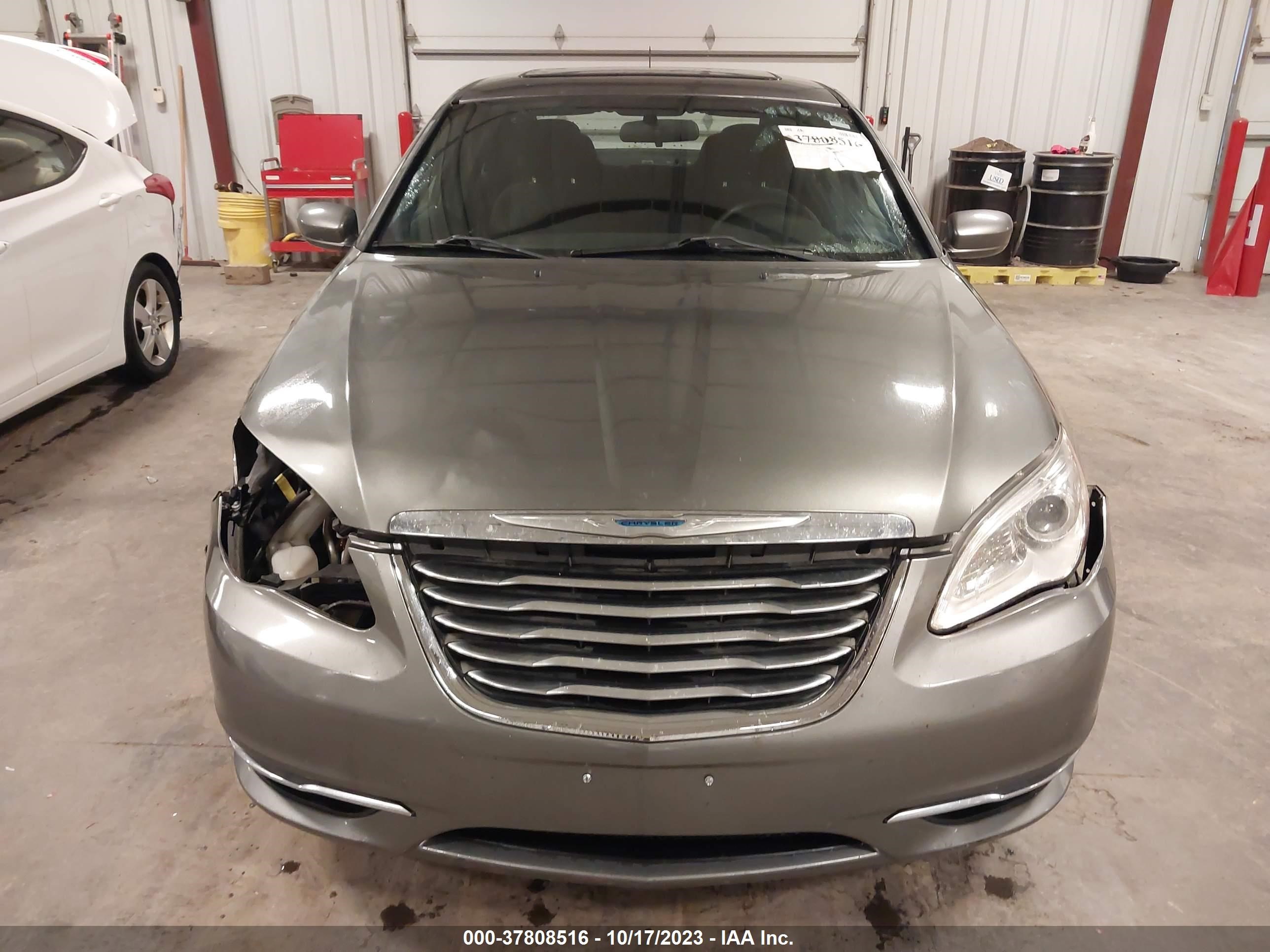 Photo 12 VIN: 1C3CCBAB4CN305965 - CHRYSLER 200 