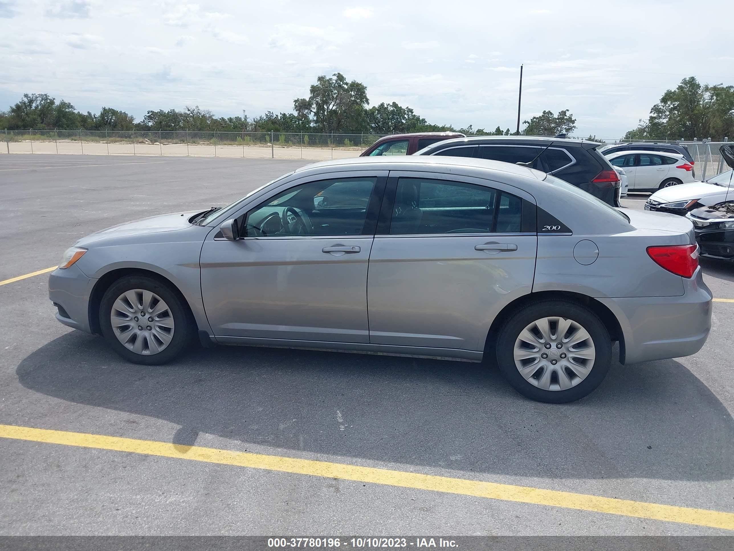 Photo 13 VIN: 1C3CCBAB5EN141208 - CHRYSLER 200 