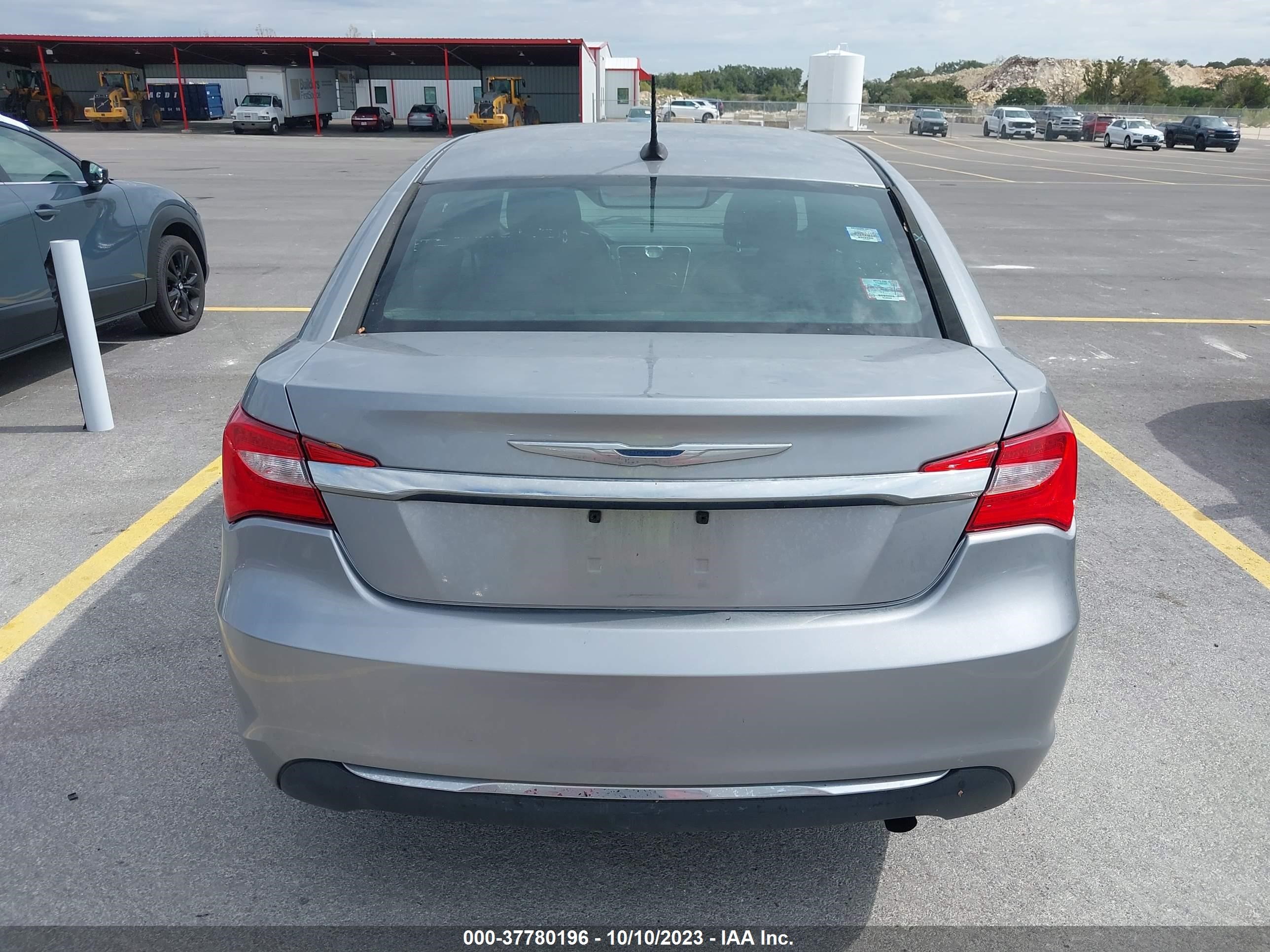 Photo 15 VIN: 1C3CCBAB5EN141208 - CHRYSLER 200 