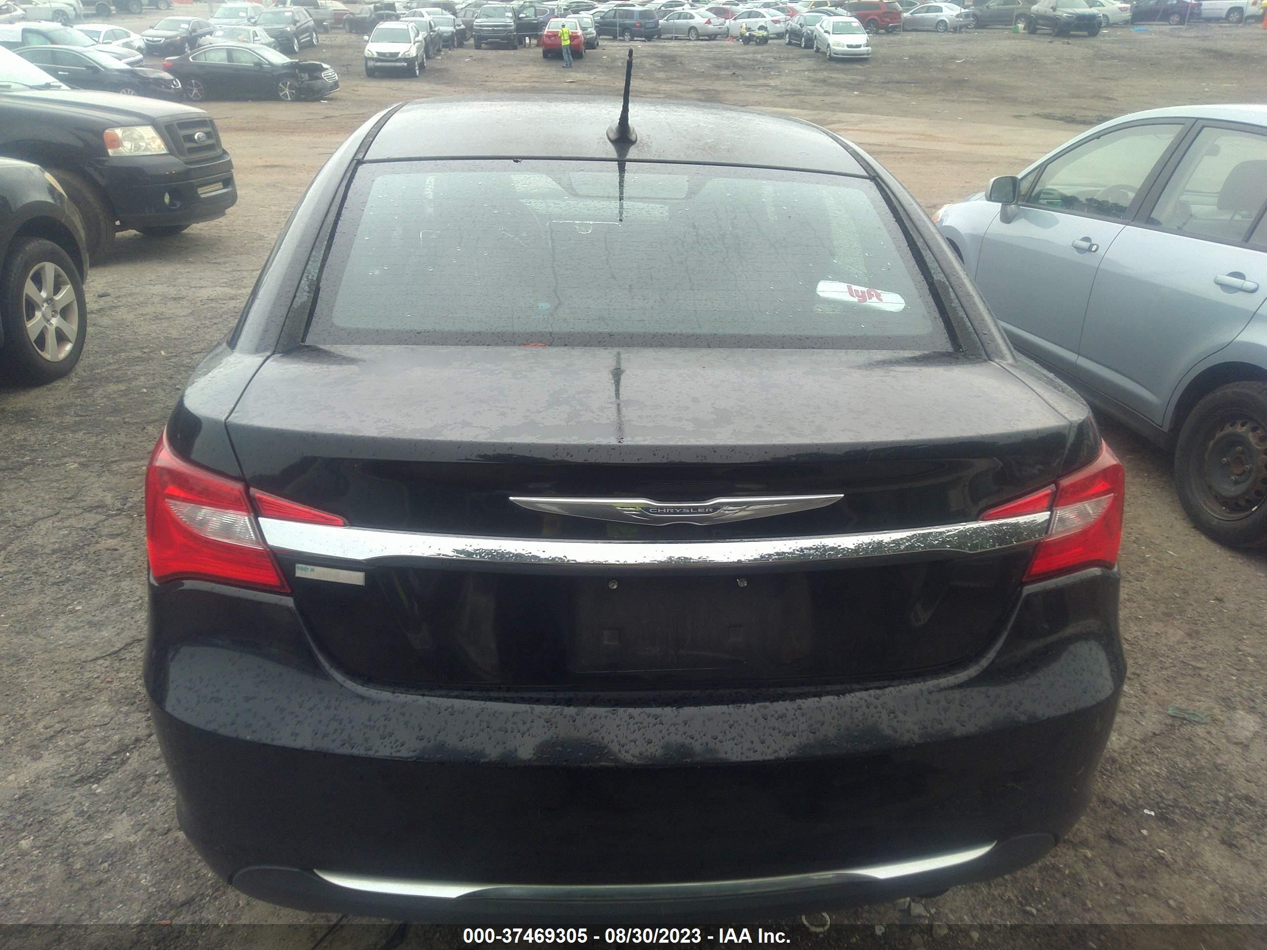 Photo 11 VIN: 1C3CCBAB5EN211855 - CHRYSLER 200 