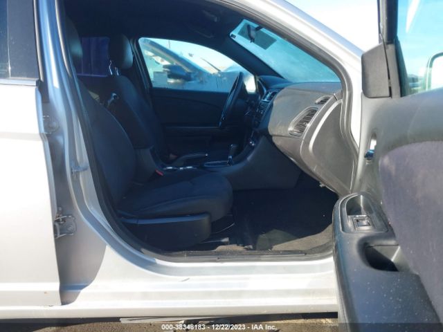 Photo 4 VIN: 1C3CCBAB6CN273648 - CHRYSLER 200 