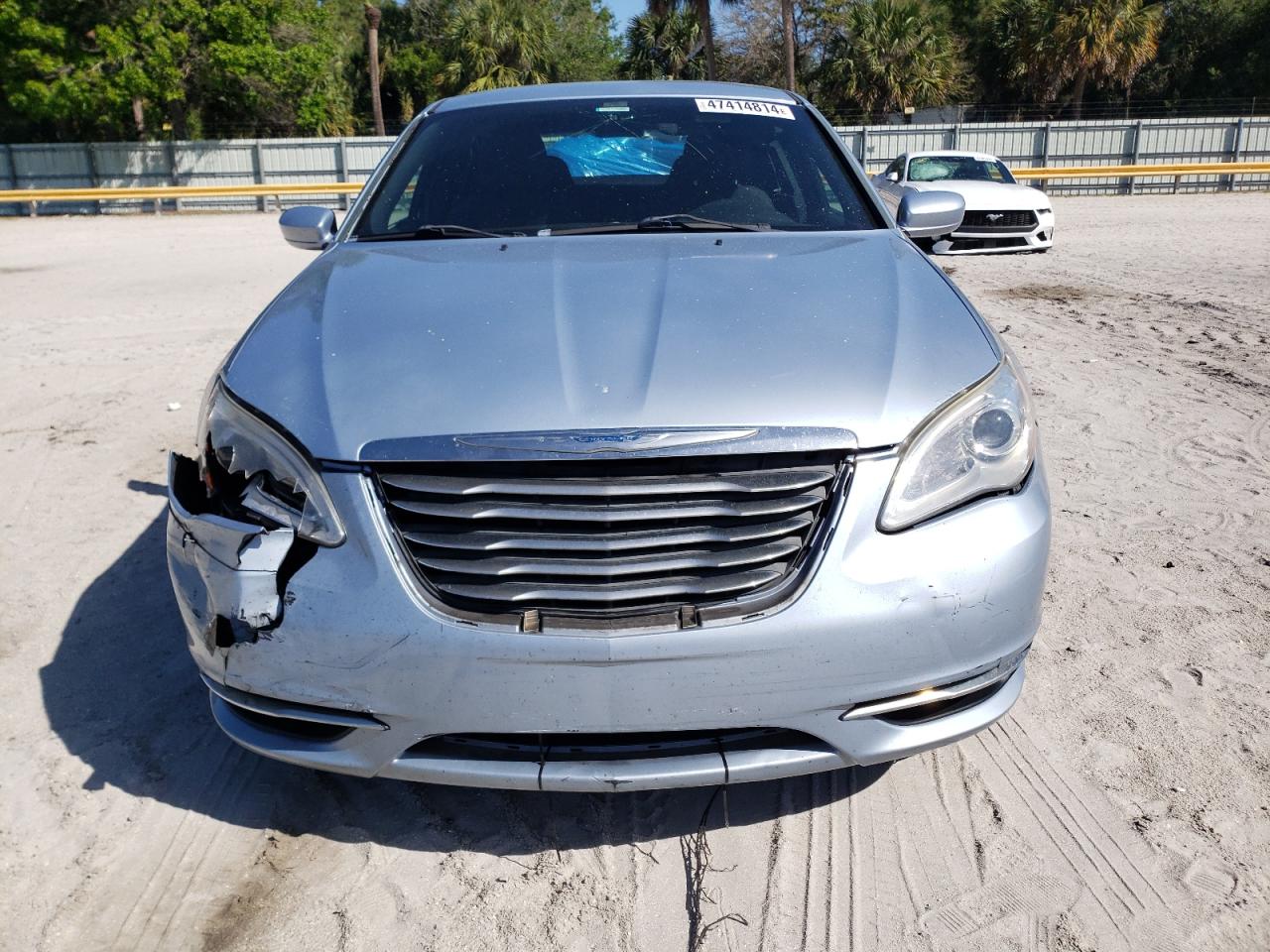 Photo 4 VIN: 1C3CCBAB6EN207393 - CHRYSLER 200 