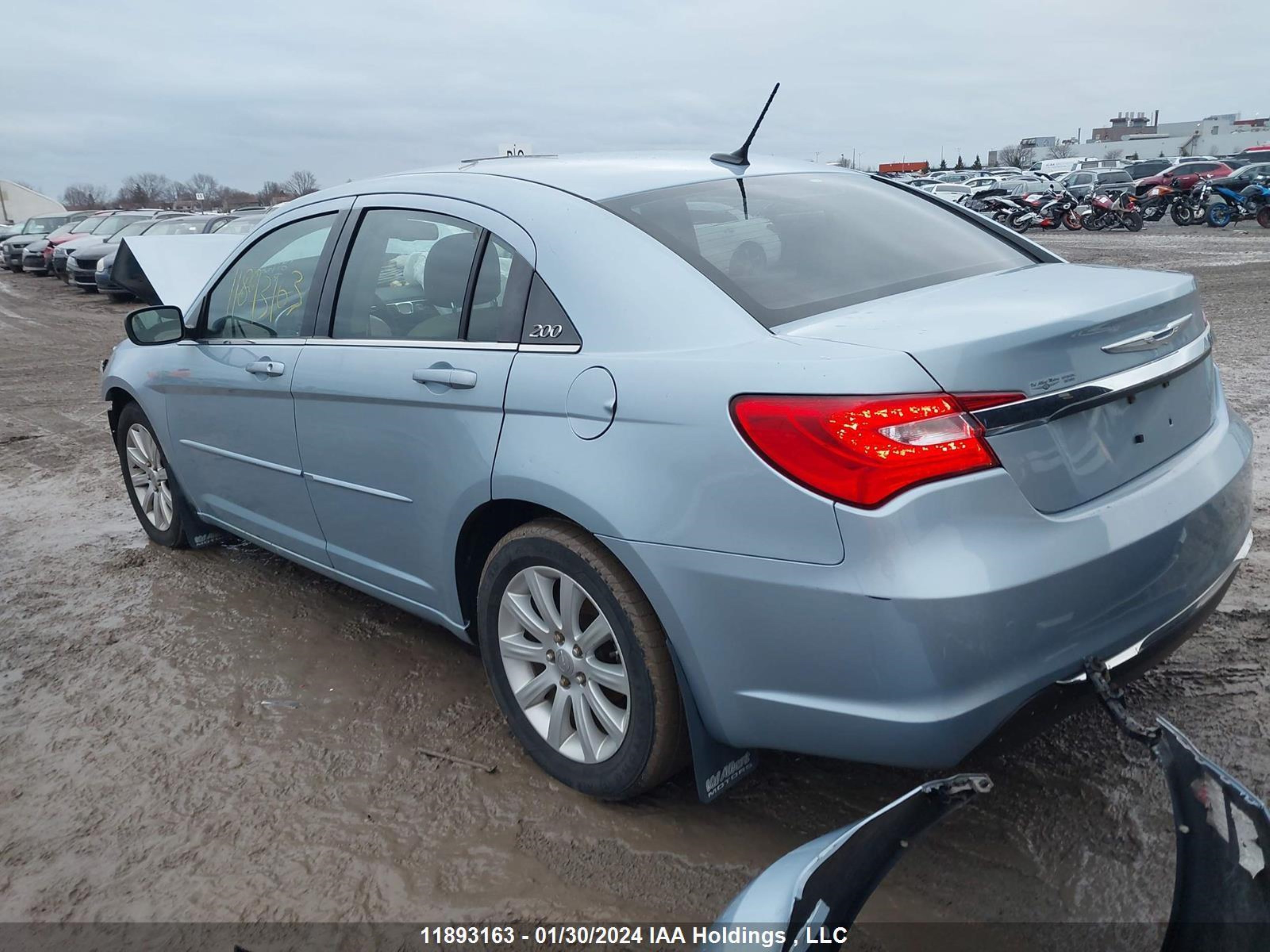 Photo 2 VIN: 1C3CCBAB8CN139479 - CHRYSLER 200 