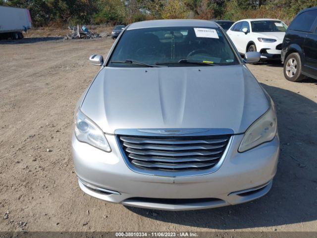 Photo 5 VIN: 1C3CCBAB8CN208610 - CHRYSLER 200 