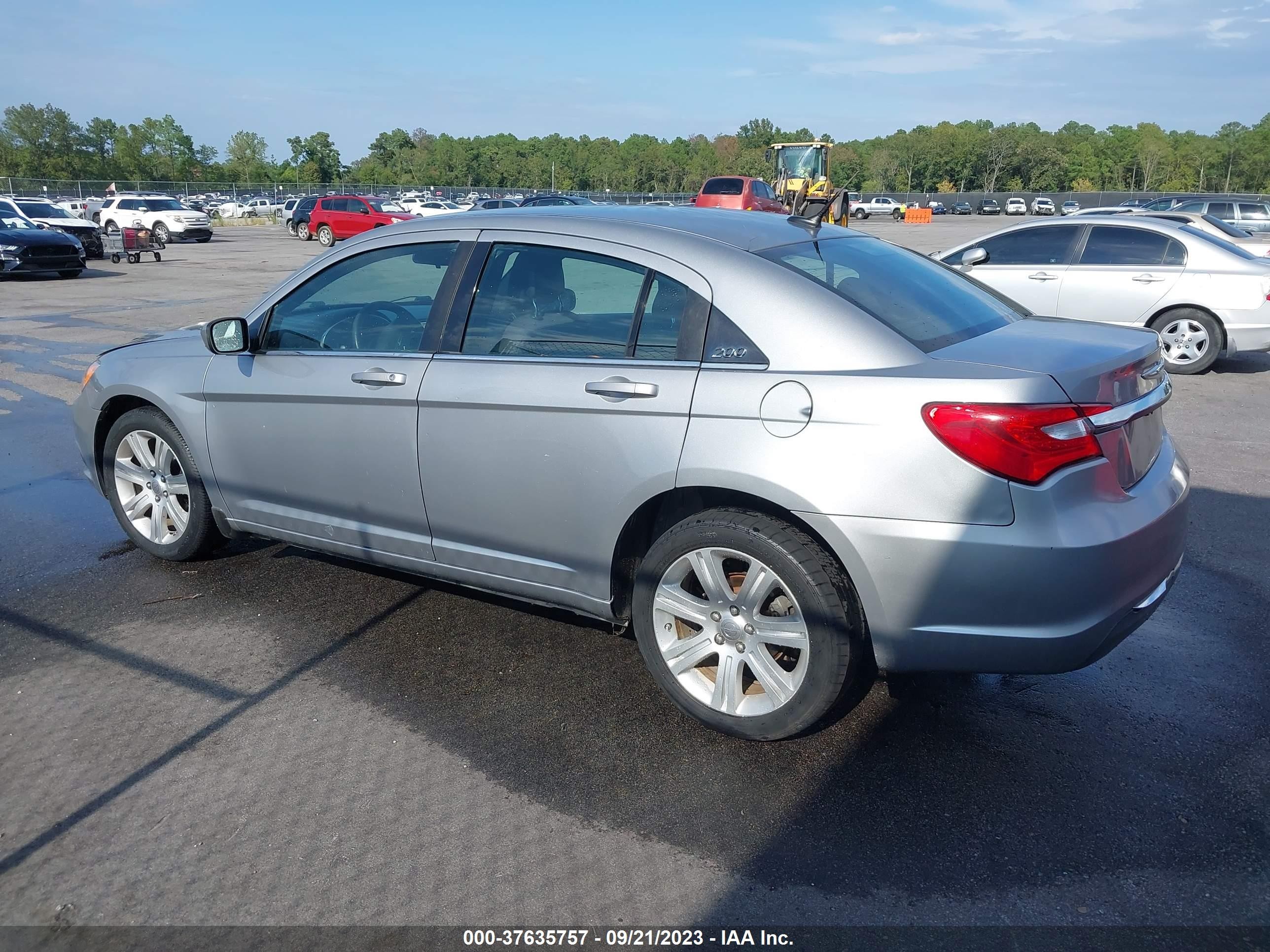 Photo 2 VIN: 1C3CCBAB8DN762375 - CHRYSLER 200 