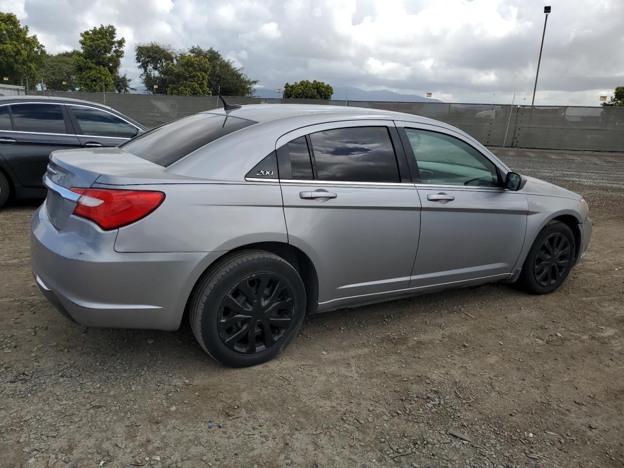 Photo 2 VIN: 1C3CCBAB8EN205824 - CHRYSLER 200 