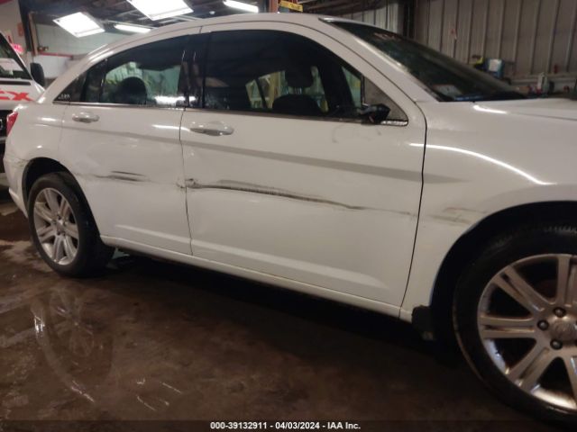 Photo 5 VIN: 1C3CCBAB8EN208139 - CHRYSLER 200 