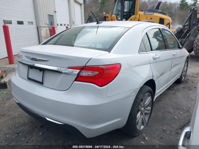 Photo 3 VIN: 1C3CCBAB8EN208139 - CHRYSLER 200 