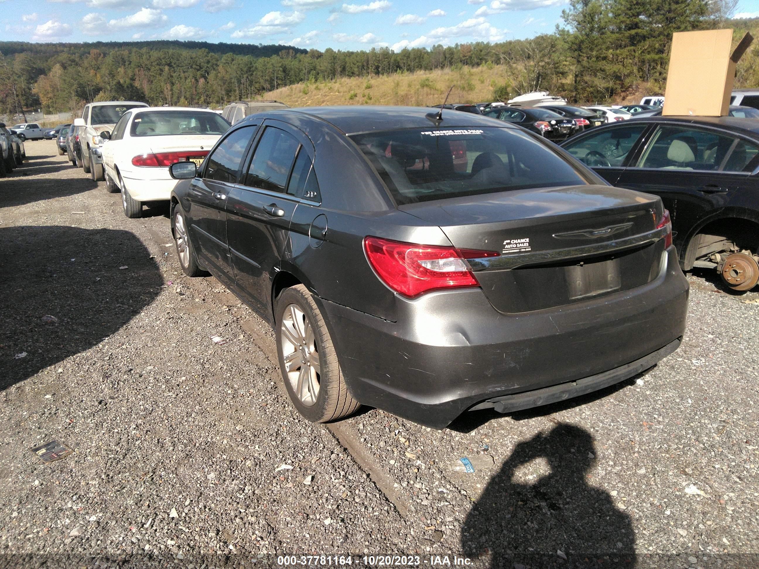 Photo 2 VIN: 1C3CCBABXDN671124 - CHRYSLER 200 