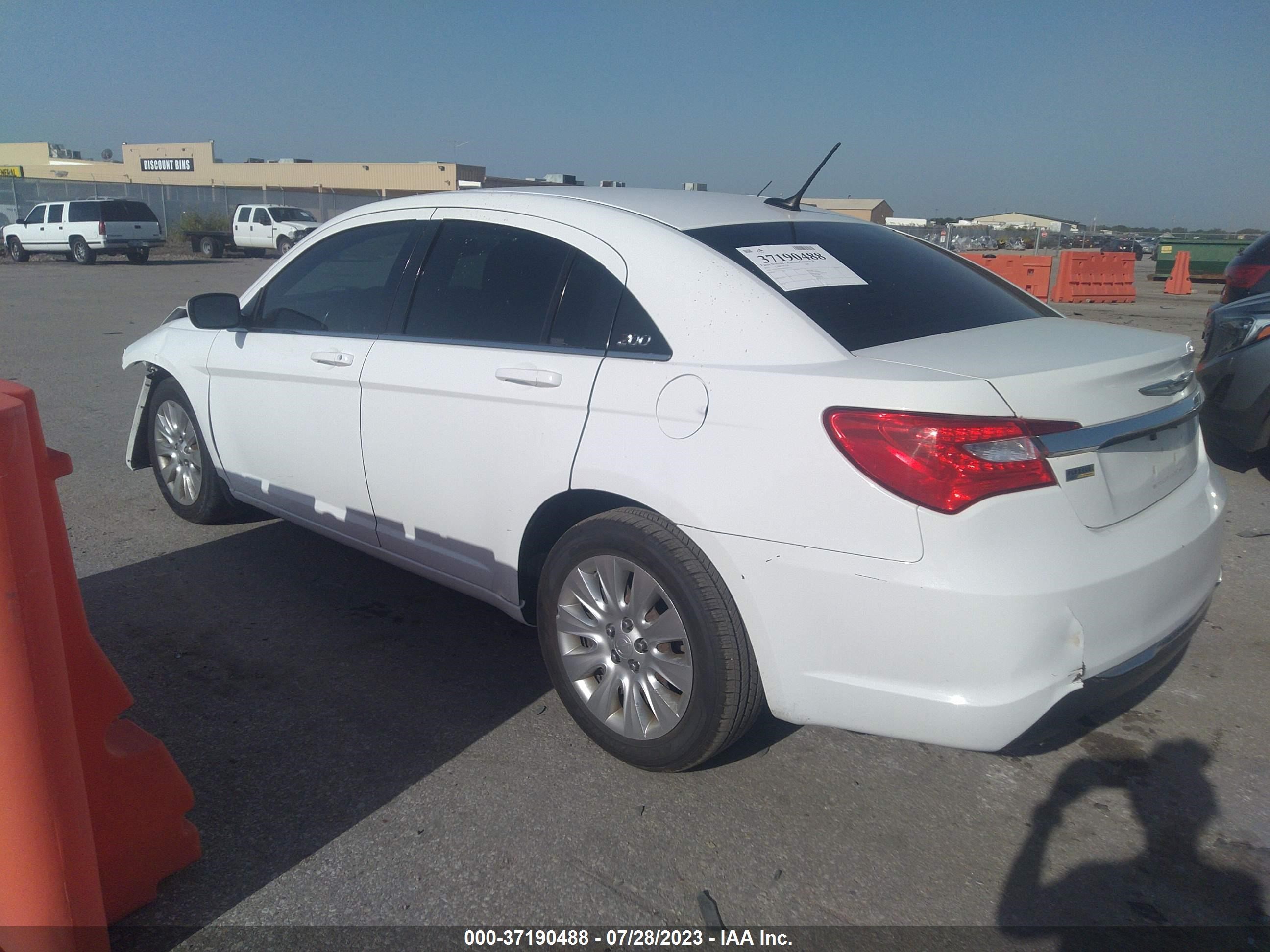 Photo 2 VIN: 1C3CCBAG7DN591372 - CHRYSLER 200 