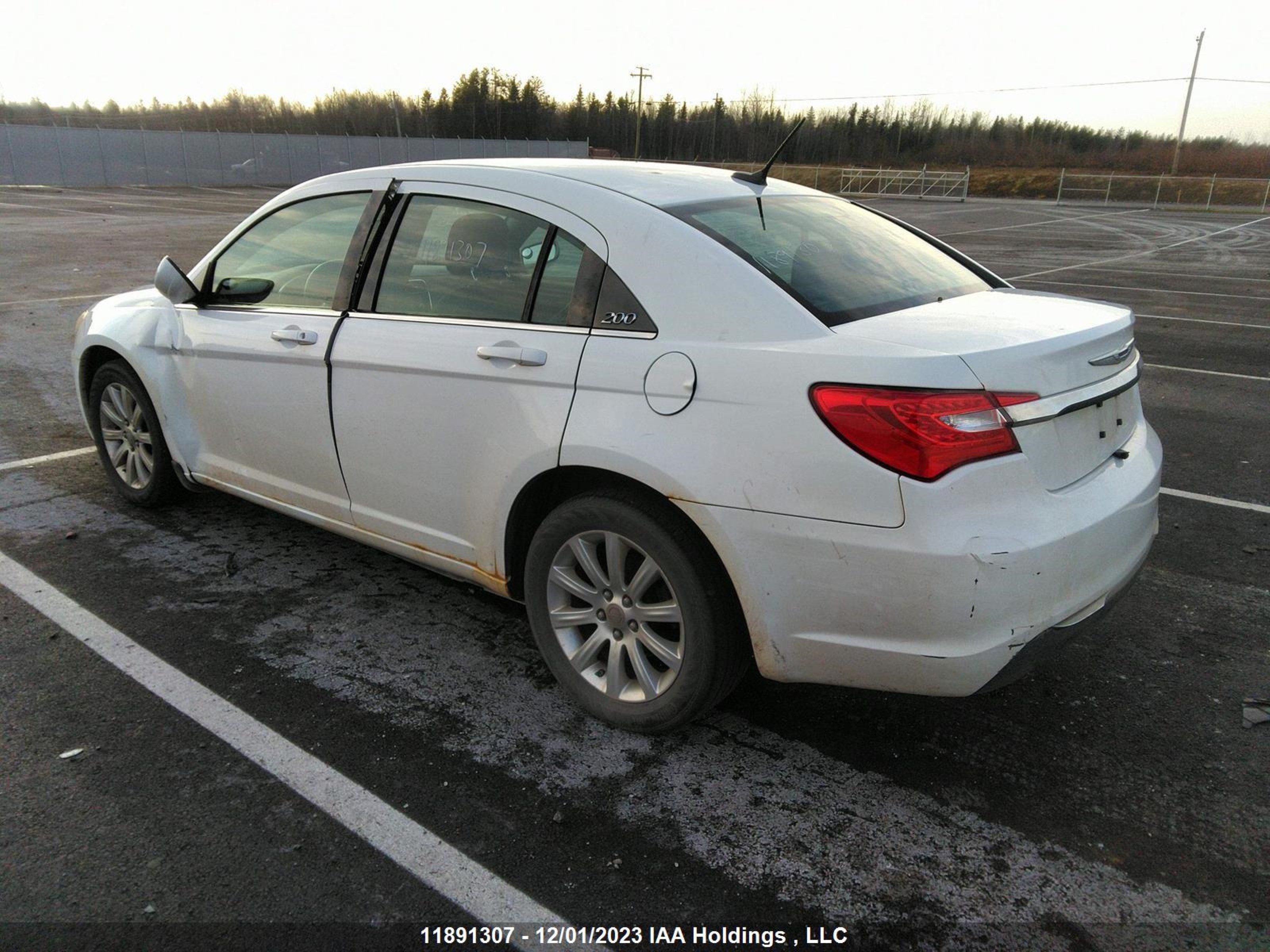 Photo 2 VIN: 1C3CCBBB4DN500223 - CHRYSLER 200 