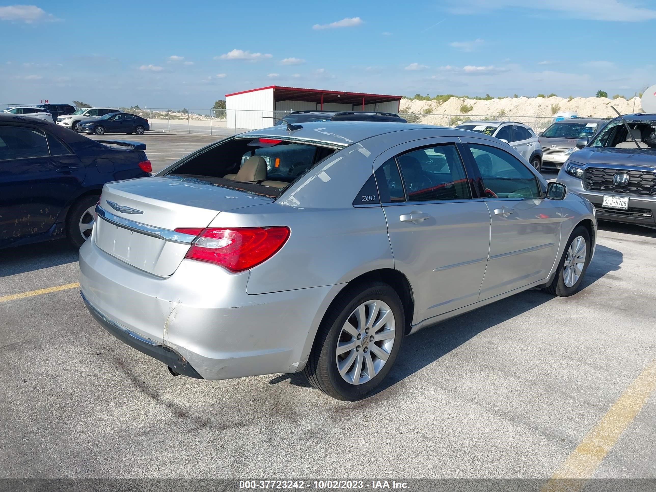 Photo 3 VIN: 1C3CCBBB6CN162709 - CHRYSLER 200 