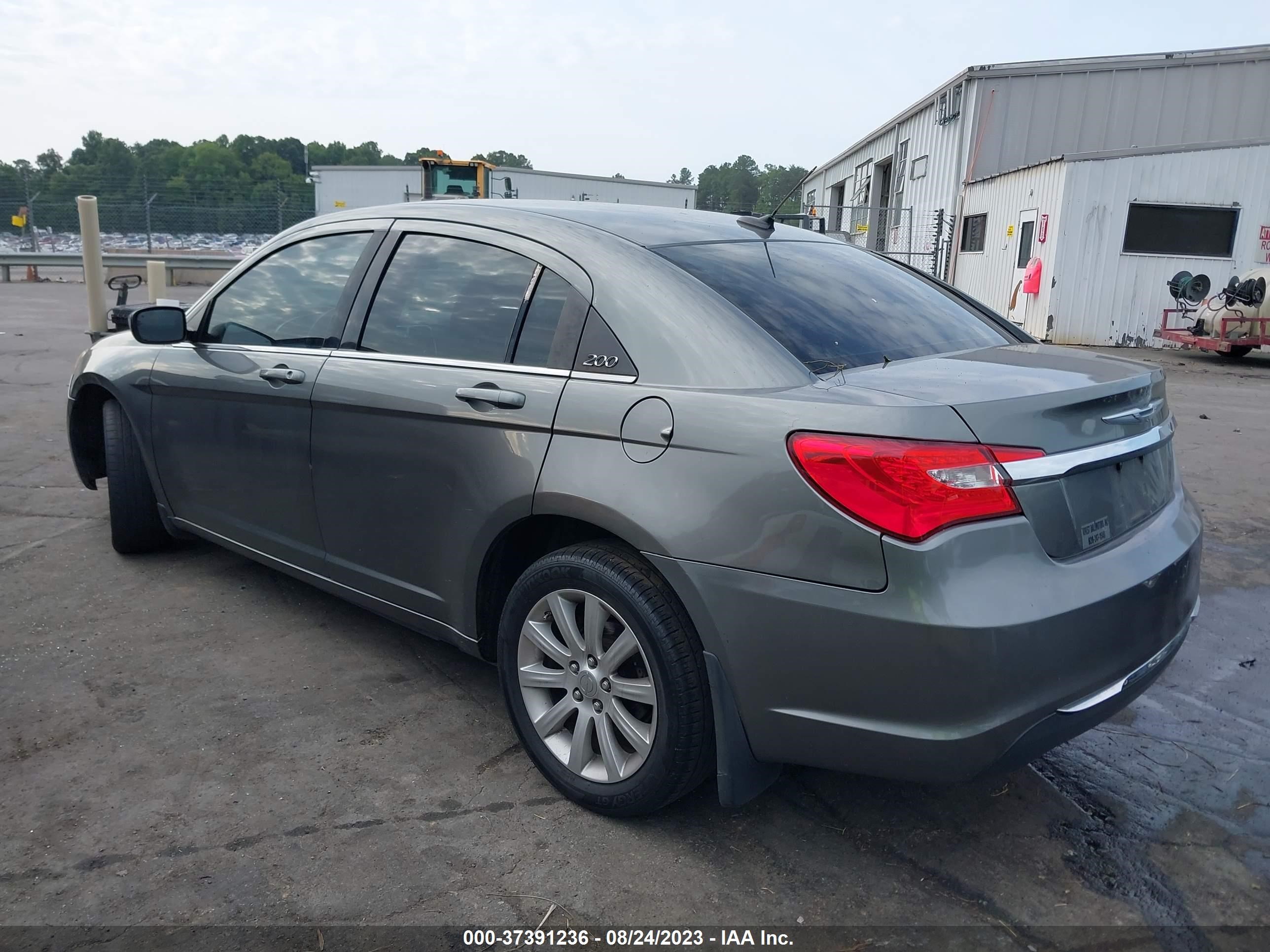 Photo 2 VIN: 1C3CCBBB6CN174102 - CHRYSLER 200 