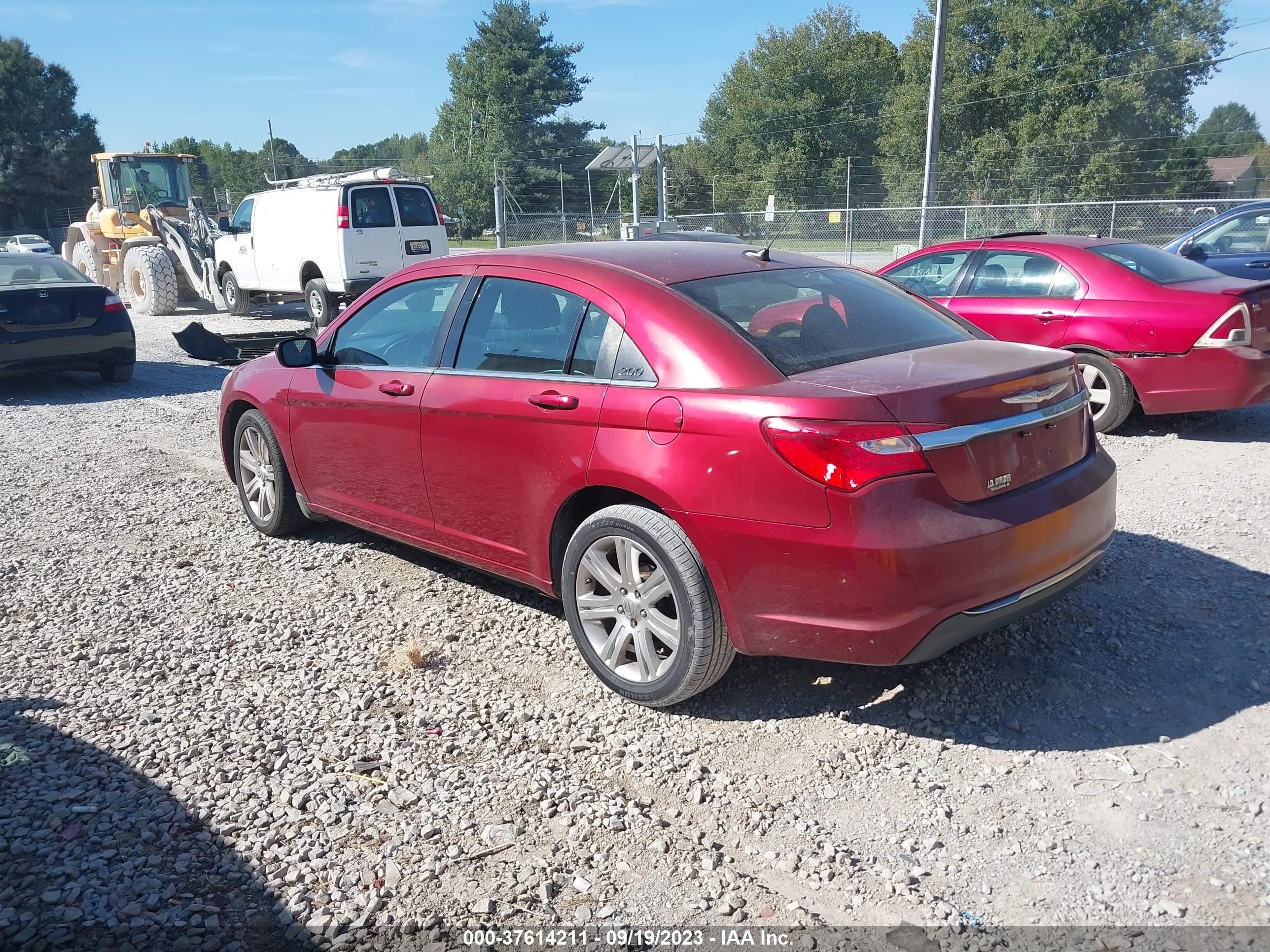 Photo 2 VIN: 1C3CCBBB8CN267820 - CHRYSLER 200 