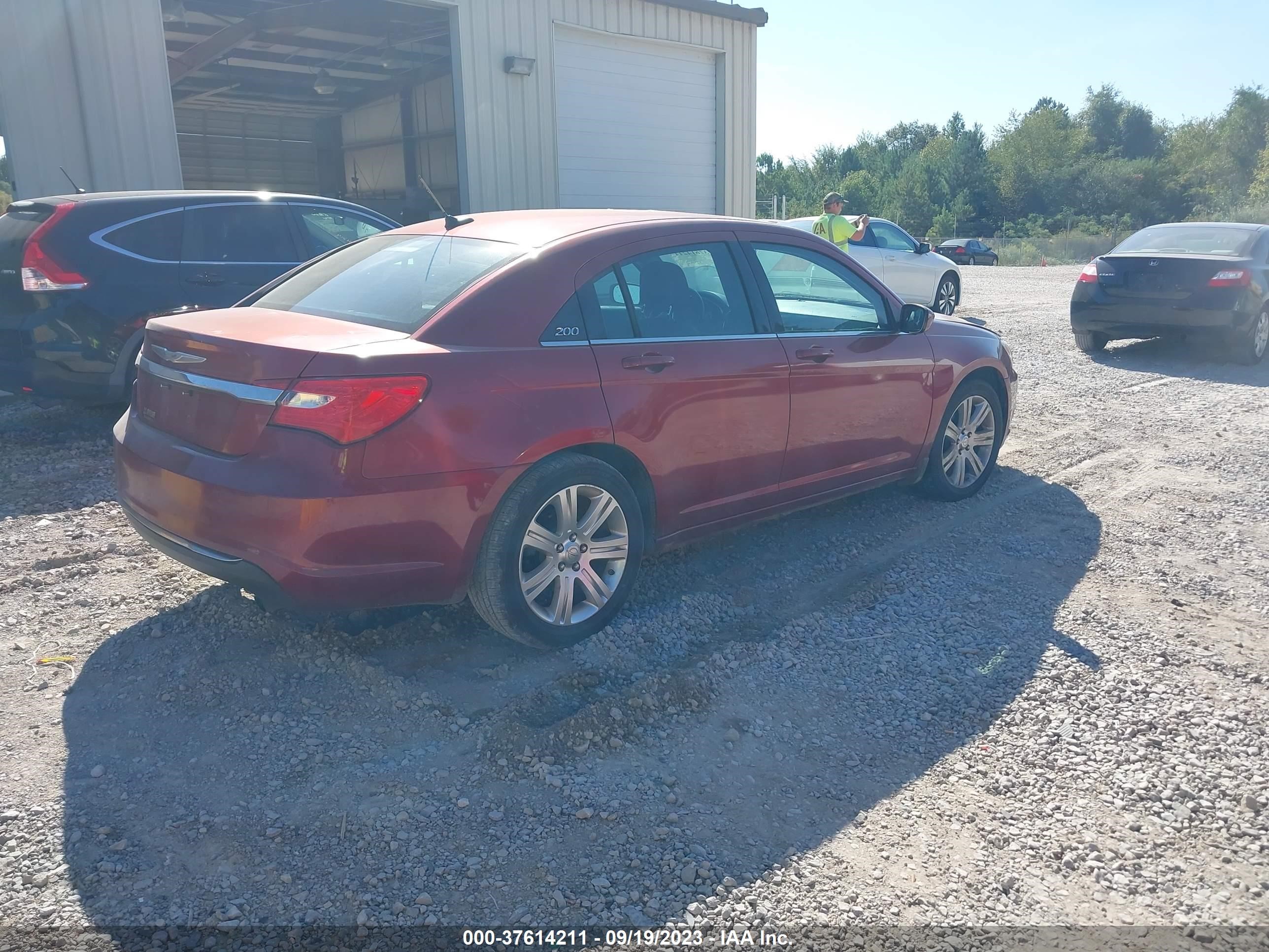 Photo 3 VIN: 1C3CCBBB8CN267820 - CHRYSLER 200 