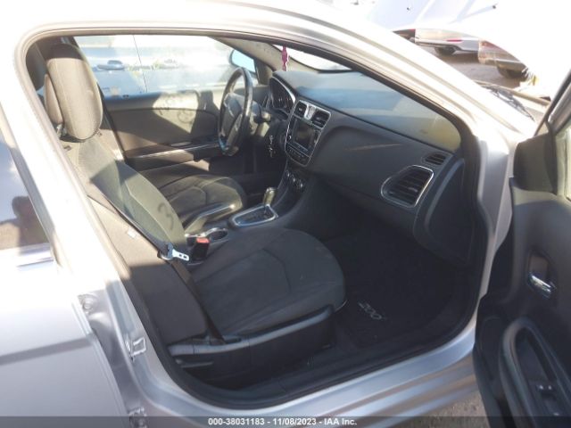 Photo 4 VIN: 1C3CCBBB9CN135732 - CHRYSLER 200 