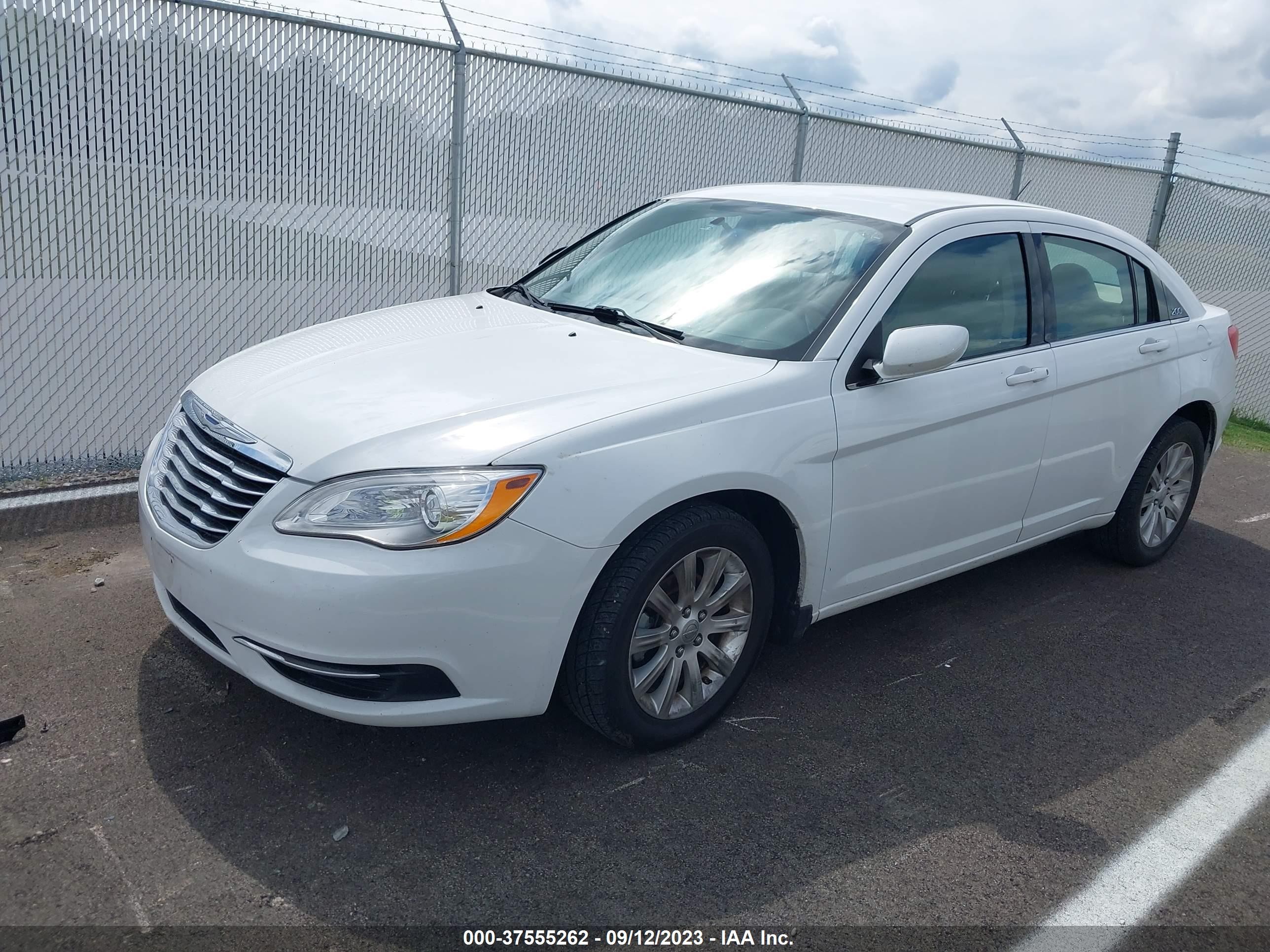 Photo 1 VIN: 1C3CCBBB9CN181285 - CHRYSLER 200 