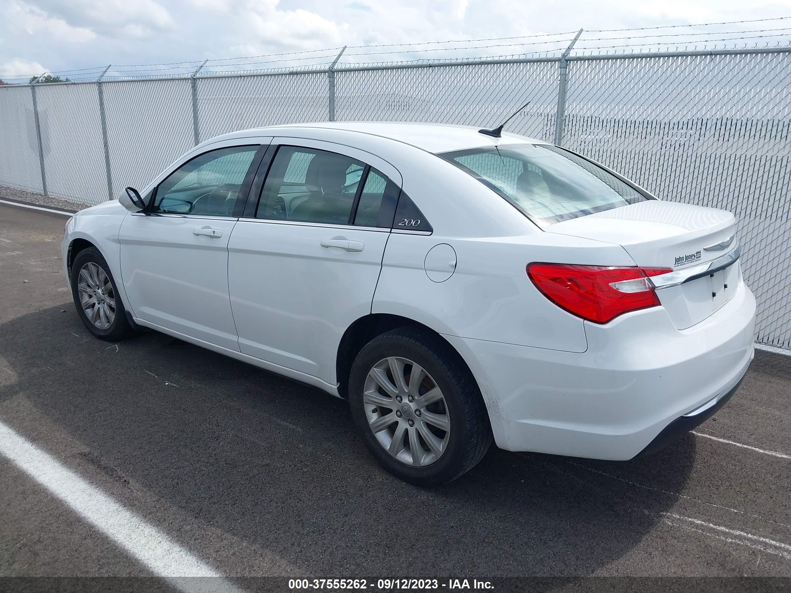 Photo 2 VIN: 1C3CCBBB9CN181285 - CHRYSLER 200 