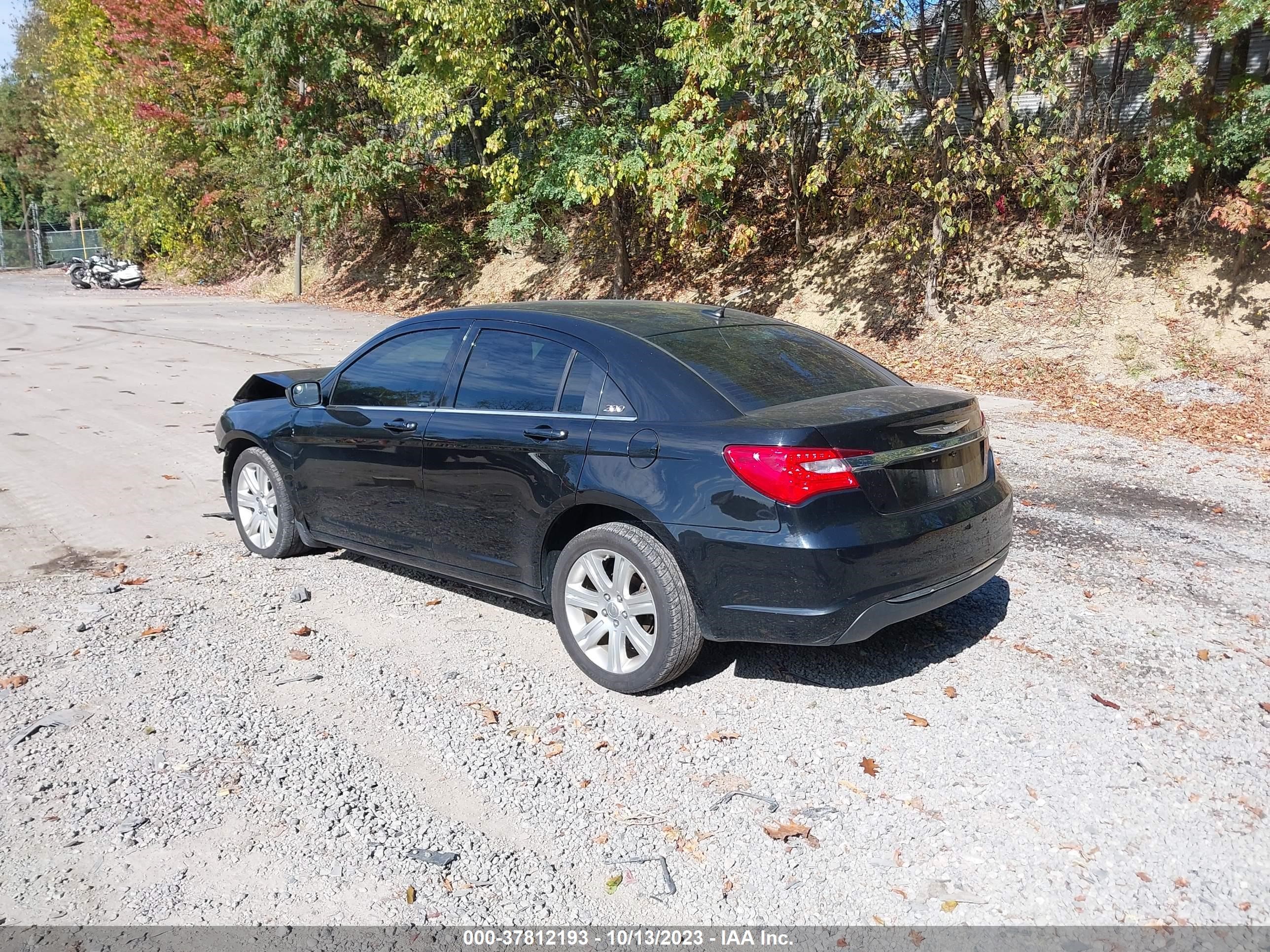 Photo 2 VIN: 1C3CCBBB9CN192688 - CHRYSLER 200 