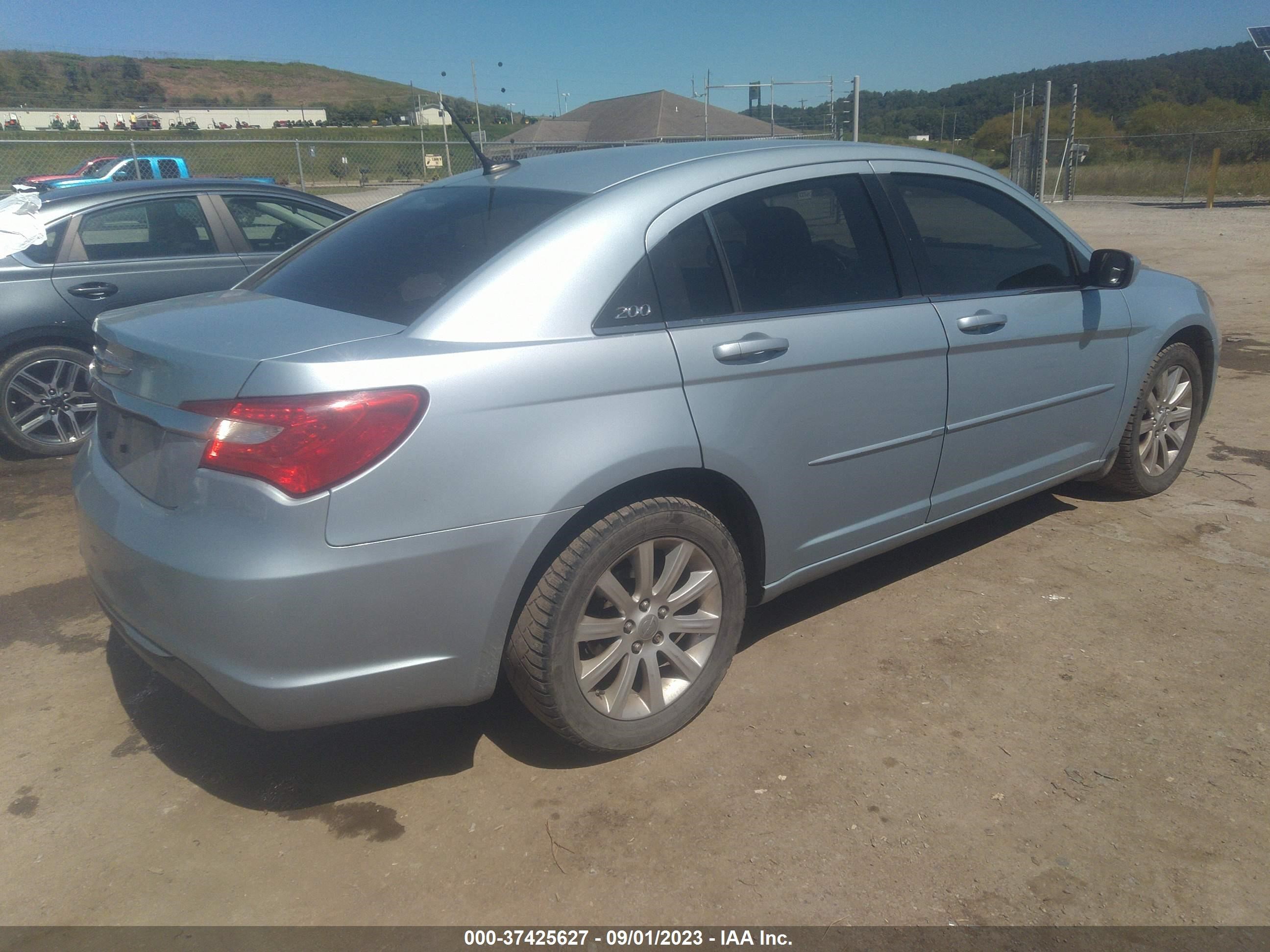 Photo 3 VIN: 1C3CCBBB9DN721736 - CHRYSLER 200 