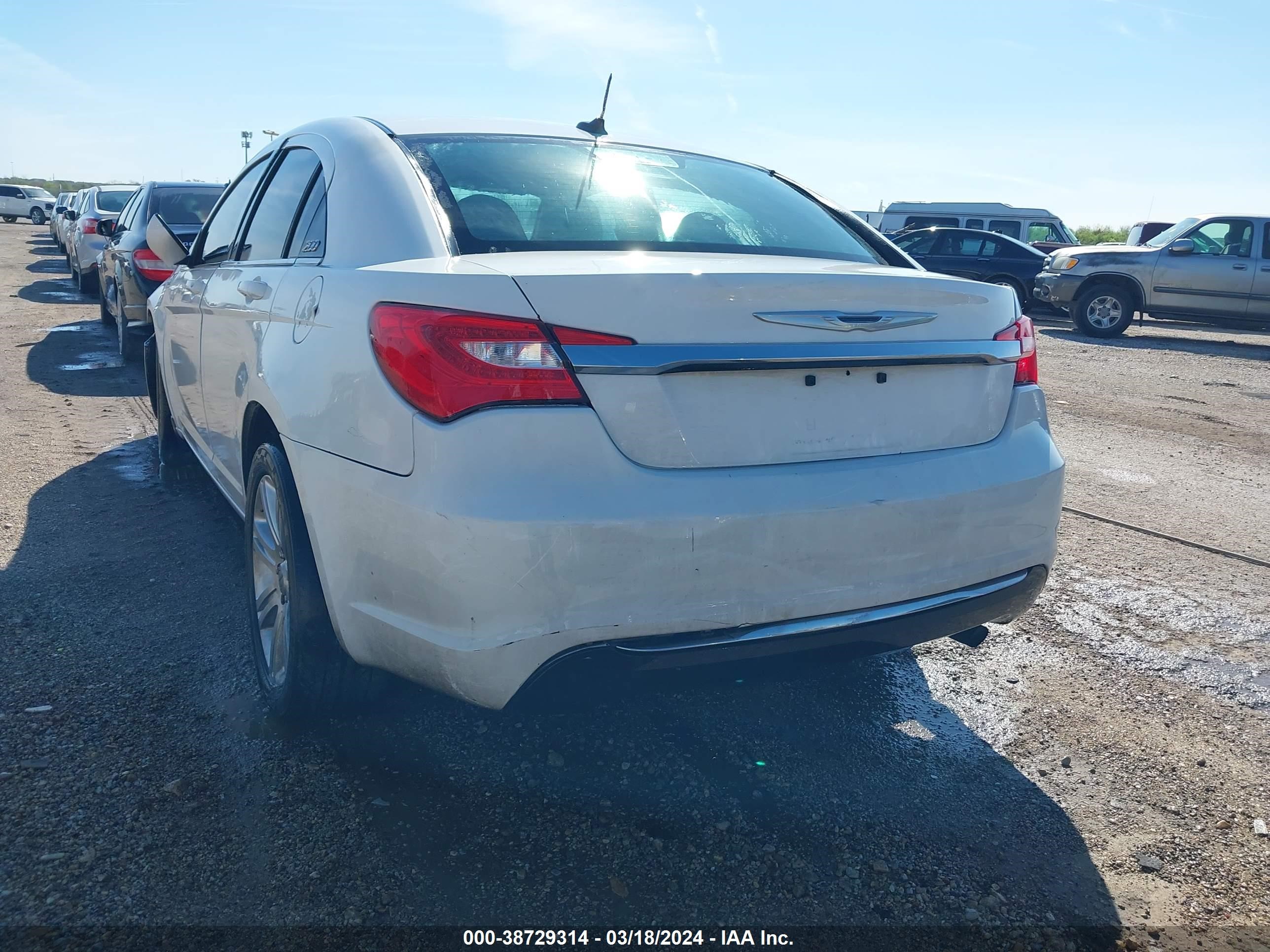 Photo 2 VIN: 1C3CCBBBXEN120448 - CHRYSLER 200 