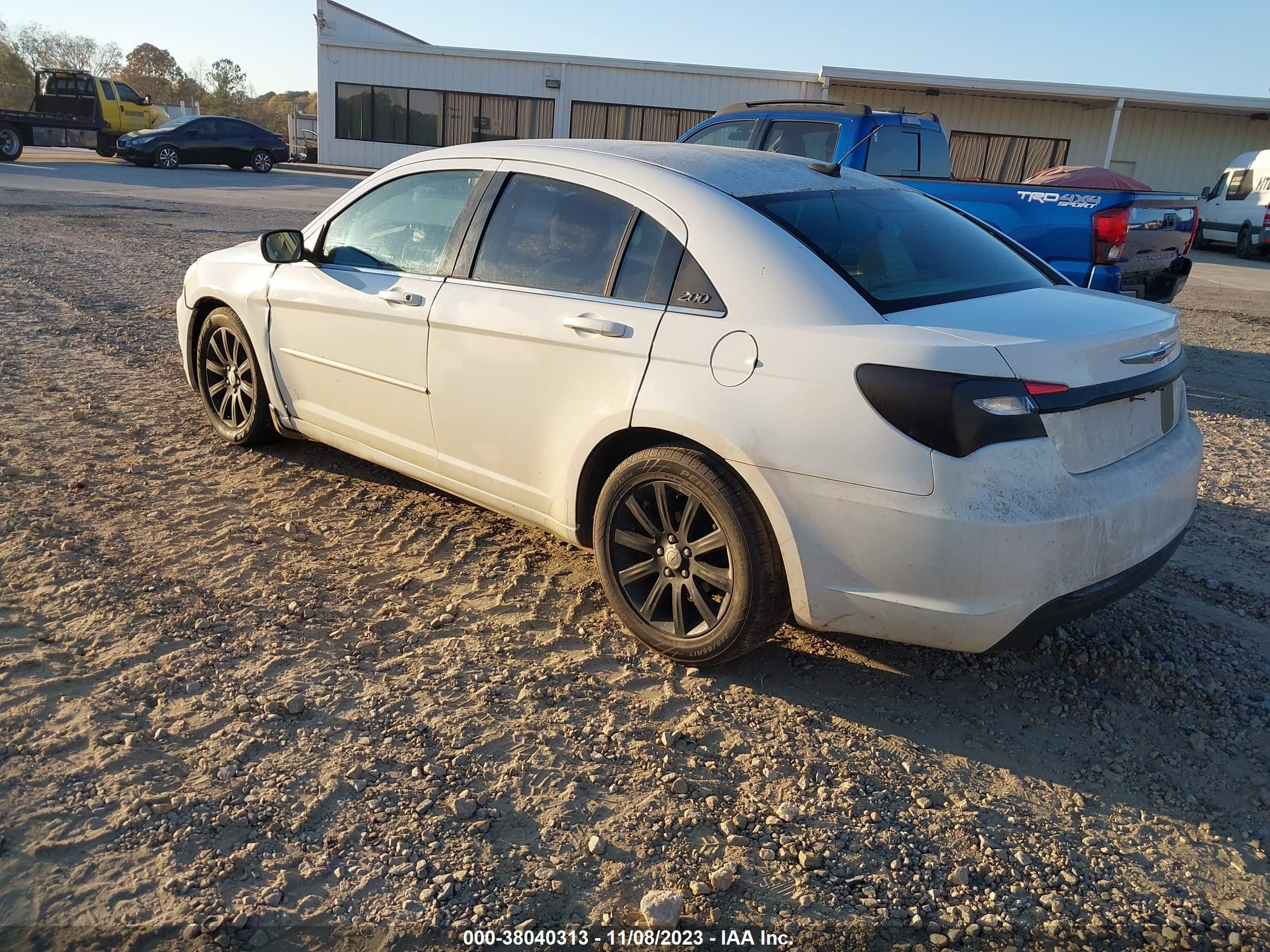 Photo 2 VIN: 1C3CCBBG2CN175310 - CHRYSLER 200 