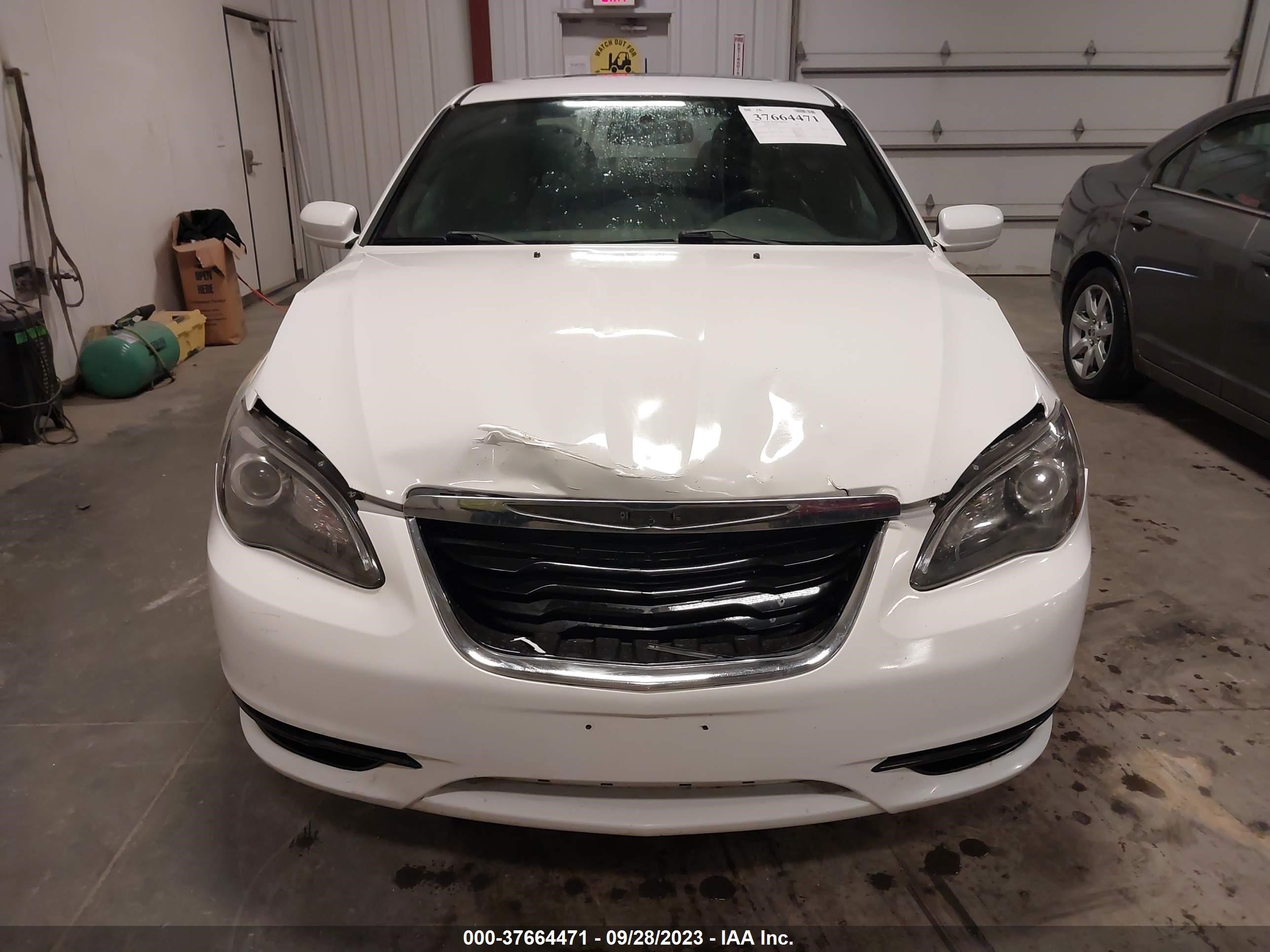 Photo 11 VIN: 1C3CCBBG3CN303196 - CHRYSLER 200 