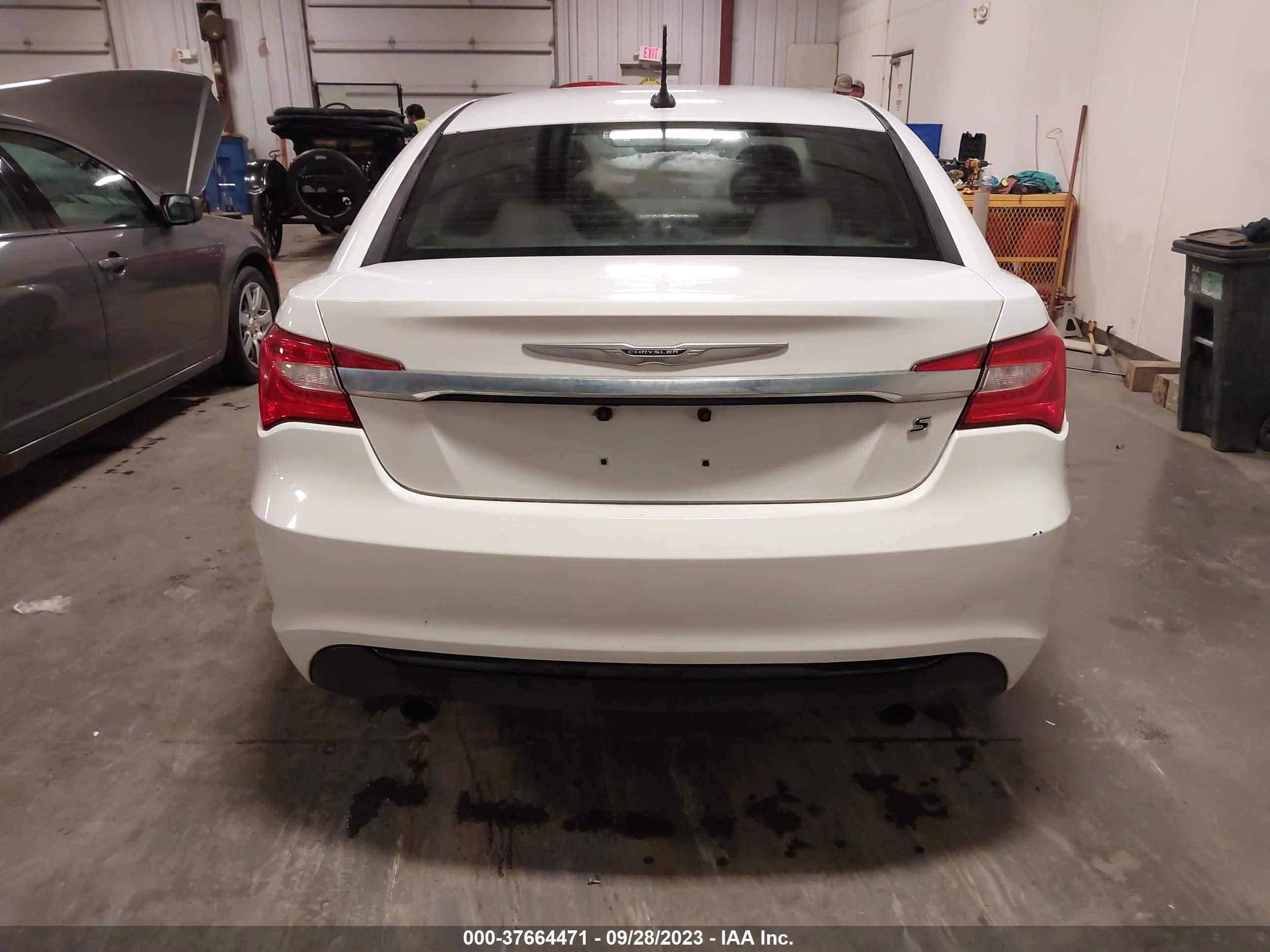 Photo 15 VIN: 1C3CCBBG3CN303196 - CHRYSLER 200 