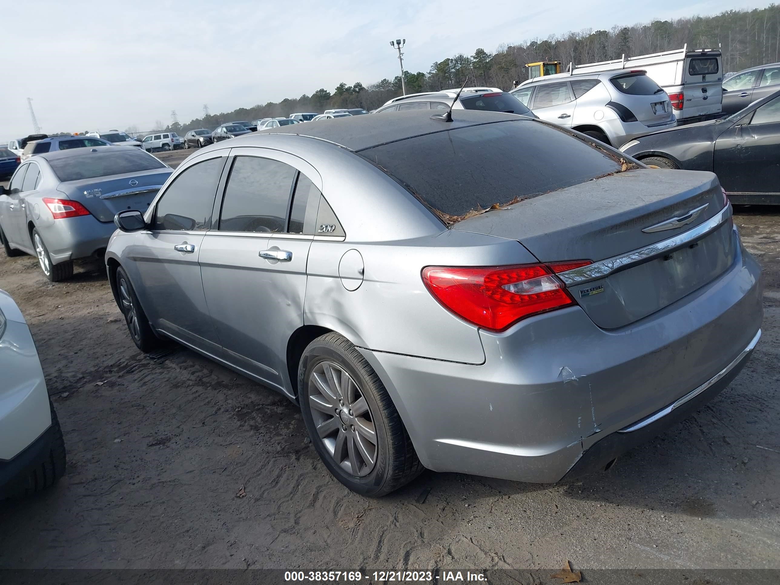 Photo 2 VIN: 1C3CCBBG5DN528205 - CHRYSLER 200 