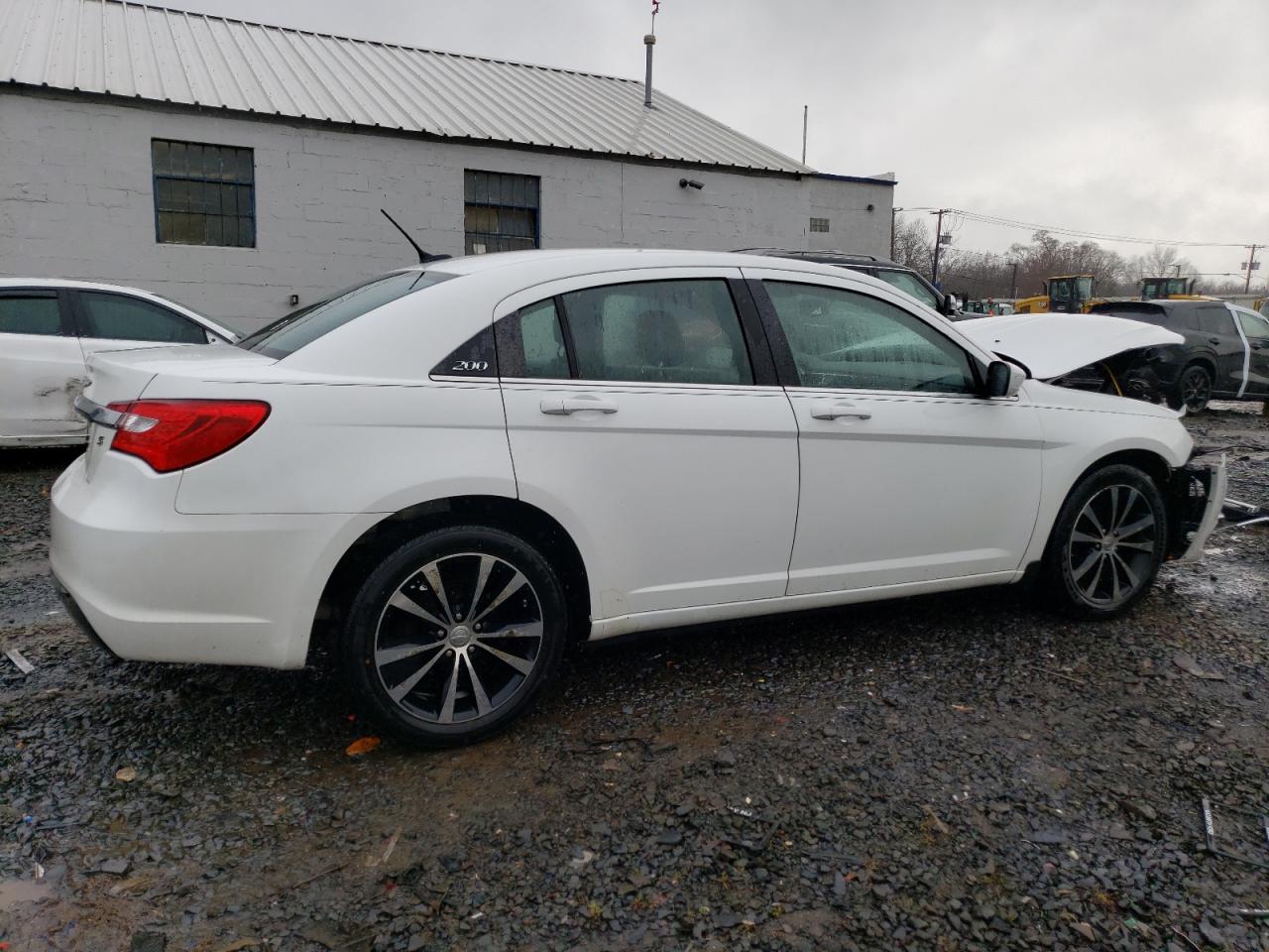 Photo 2 VIN: 1C3CCBBG7CN330000 - CHRYSLER 200 