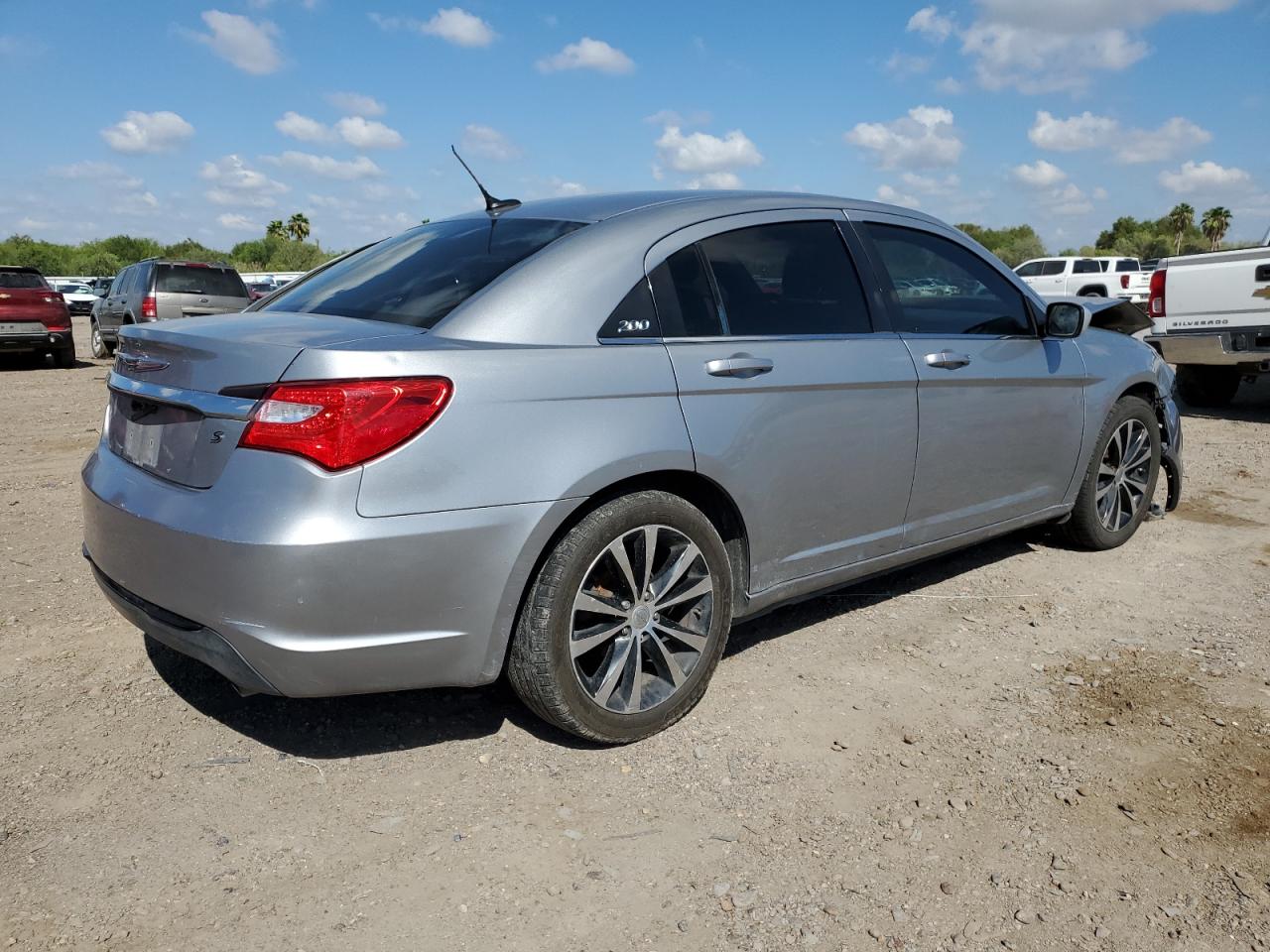 Photo 2 VIN: 1C3CCBBG7DN745397 - CHRYSLER 200 