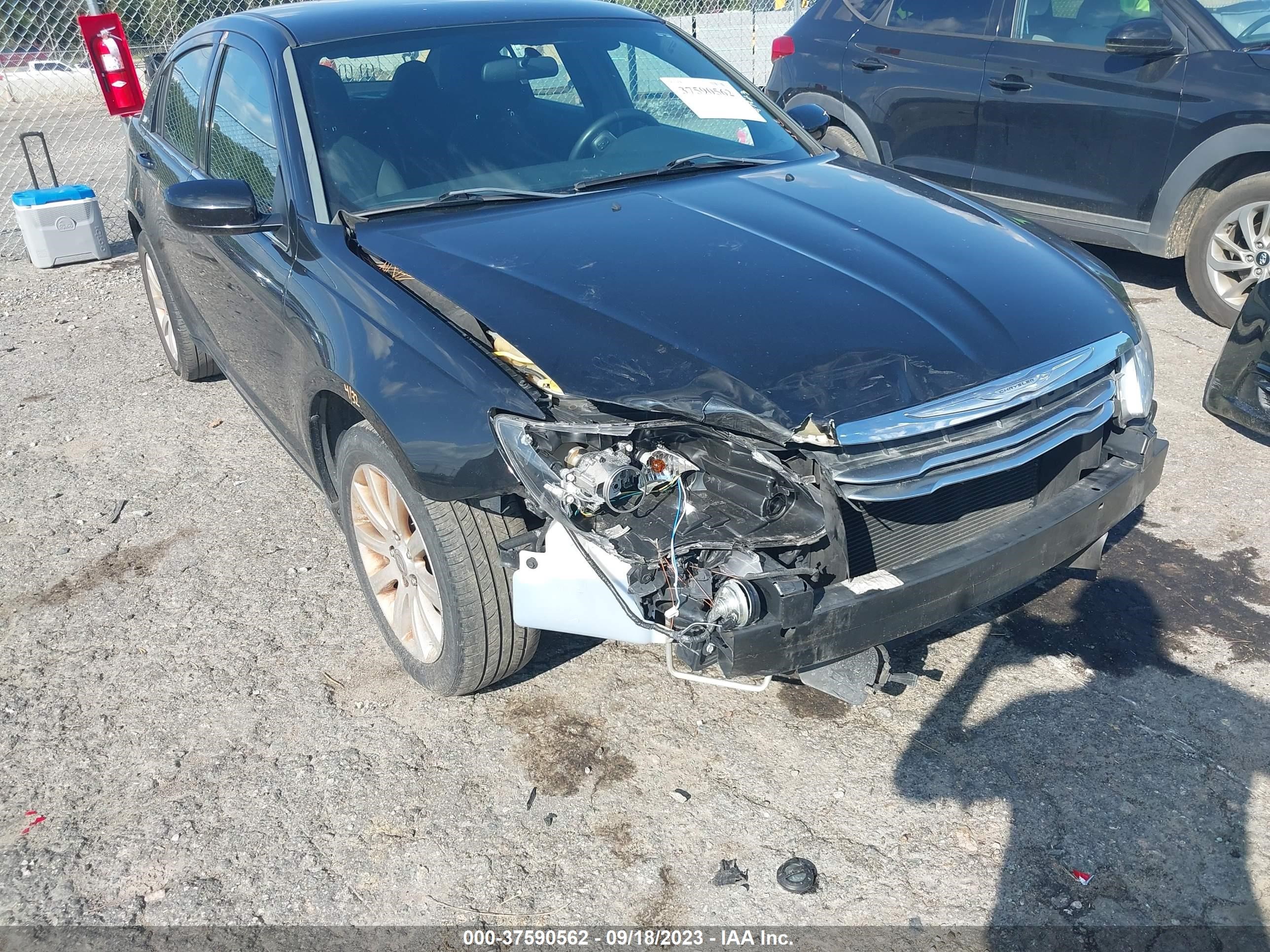 Photo 5 VIN: 1C3CCBBG8EN114577 - CHRYSLER 200 