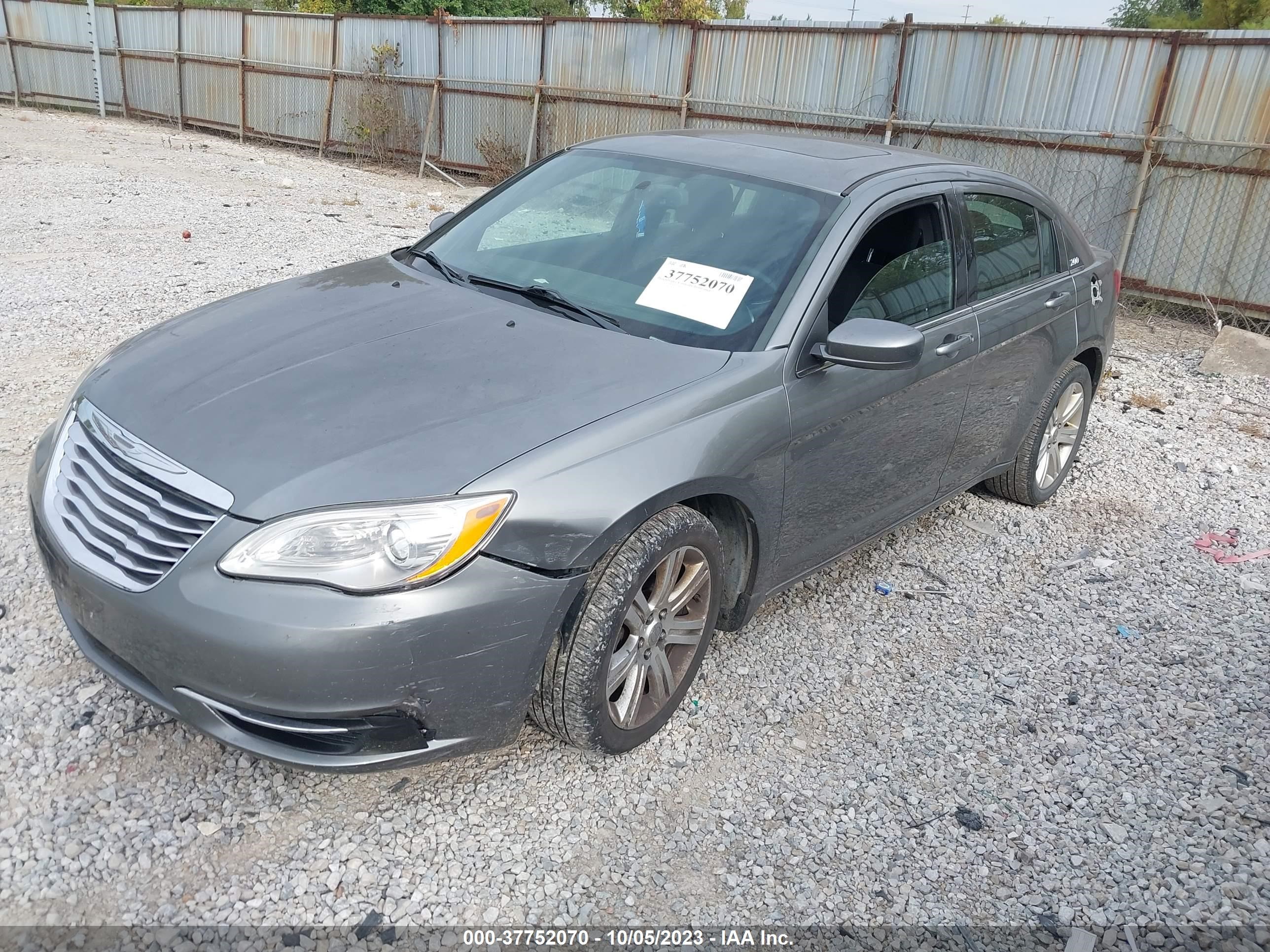 Photo 1 VIN: 1C3CCBBG9CN249399 - CHRYSLER 200 