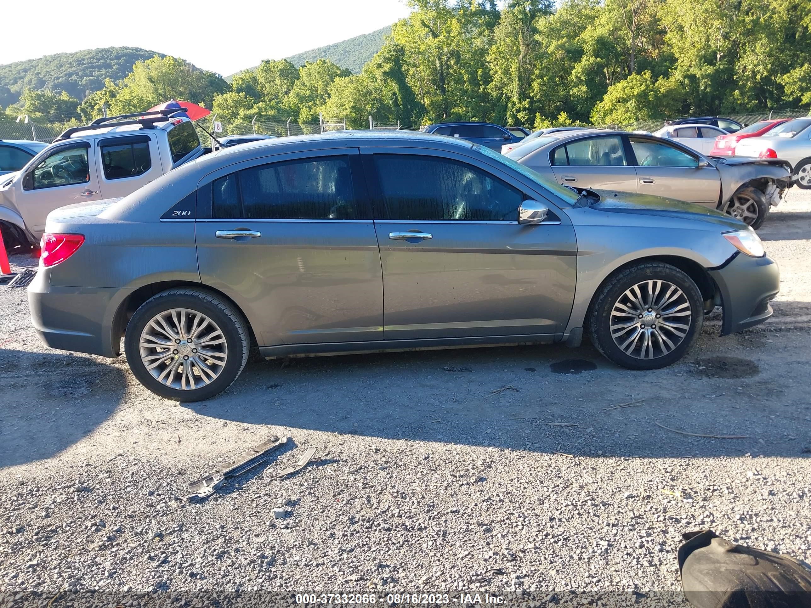 Photo 12 VIN: 1C3CCBCB0CN241839 - CHRYSLER 200 