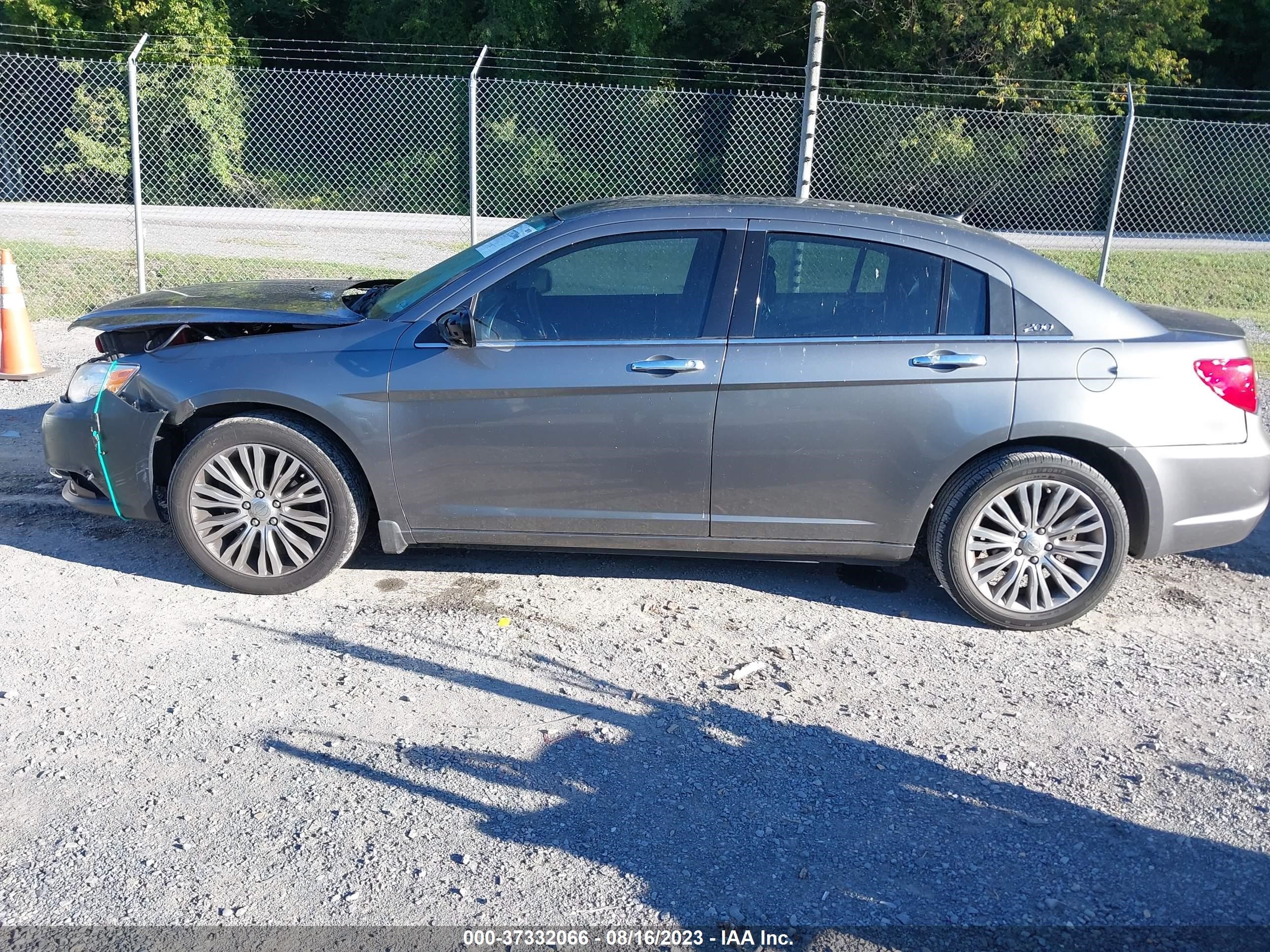 Photo 13 VIN: 1C3CCBCB0CN241839 - CHRYSLER 200 