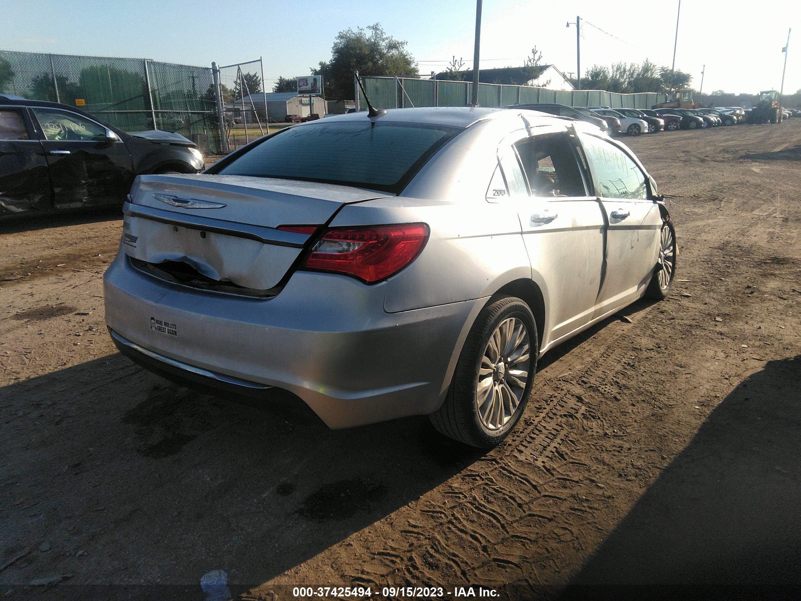 Photo 3 VIN: 1C3CCBCG1CN113198 - CHRYSLER 200 