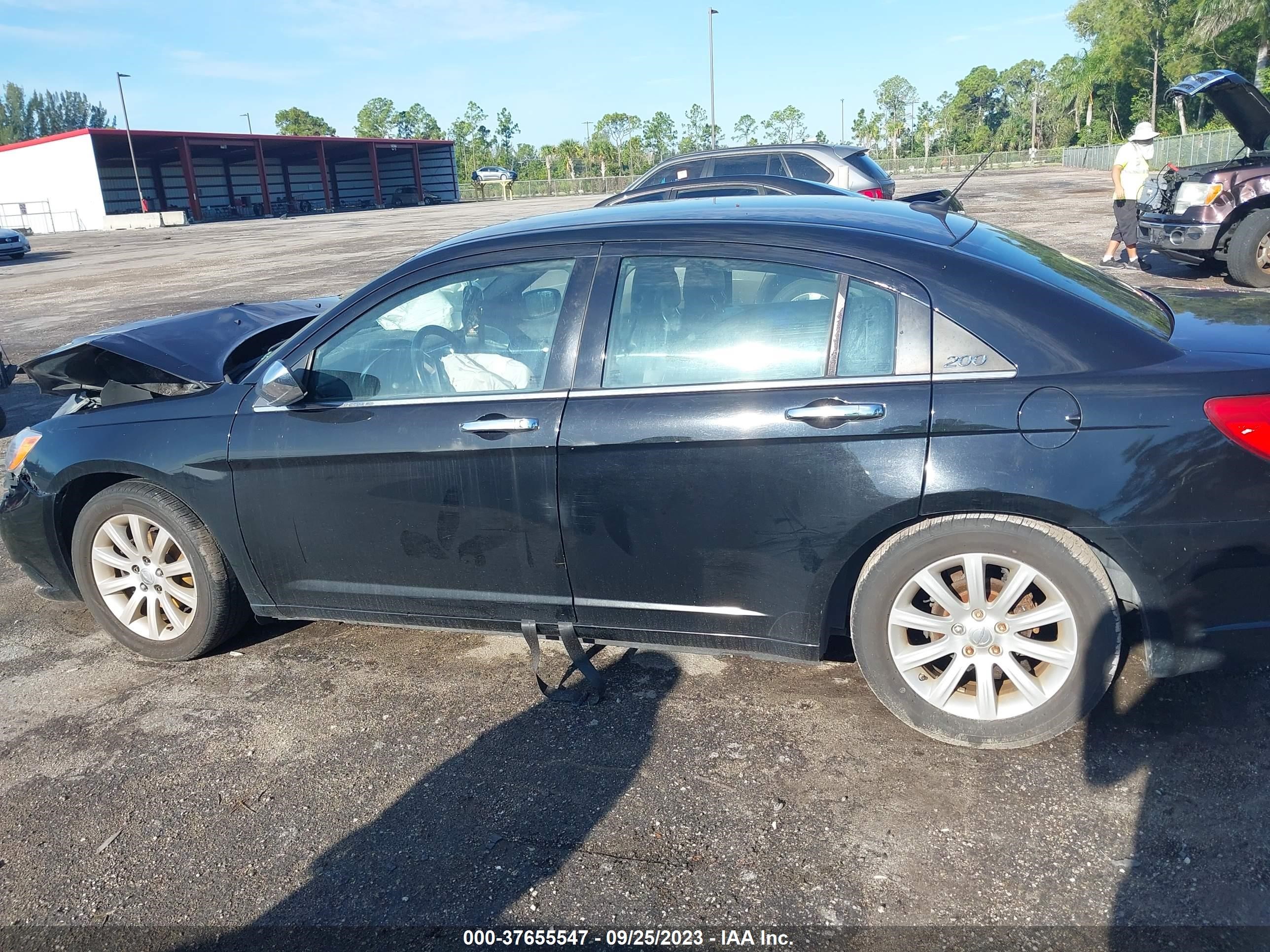 Photo 13 VIN: 1C3CCBCG5DN602012 - CHRYSLER 200 