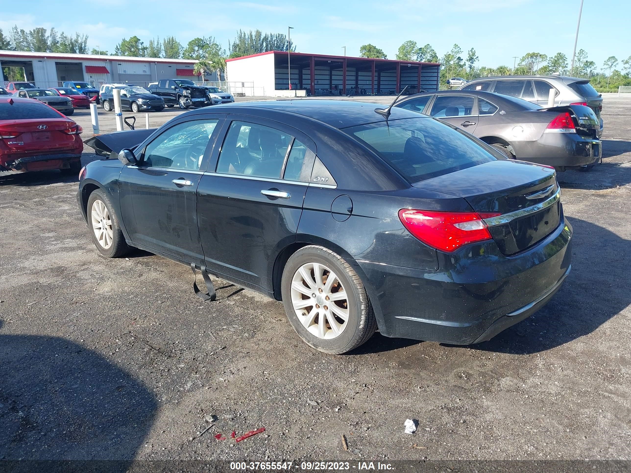 Photo 2 VIN: 1C3CCBCG5DN602012 - CHRYSLER 200 