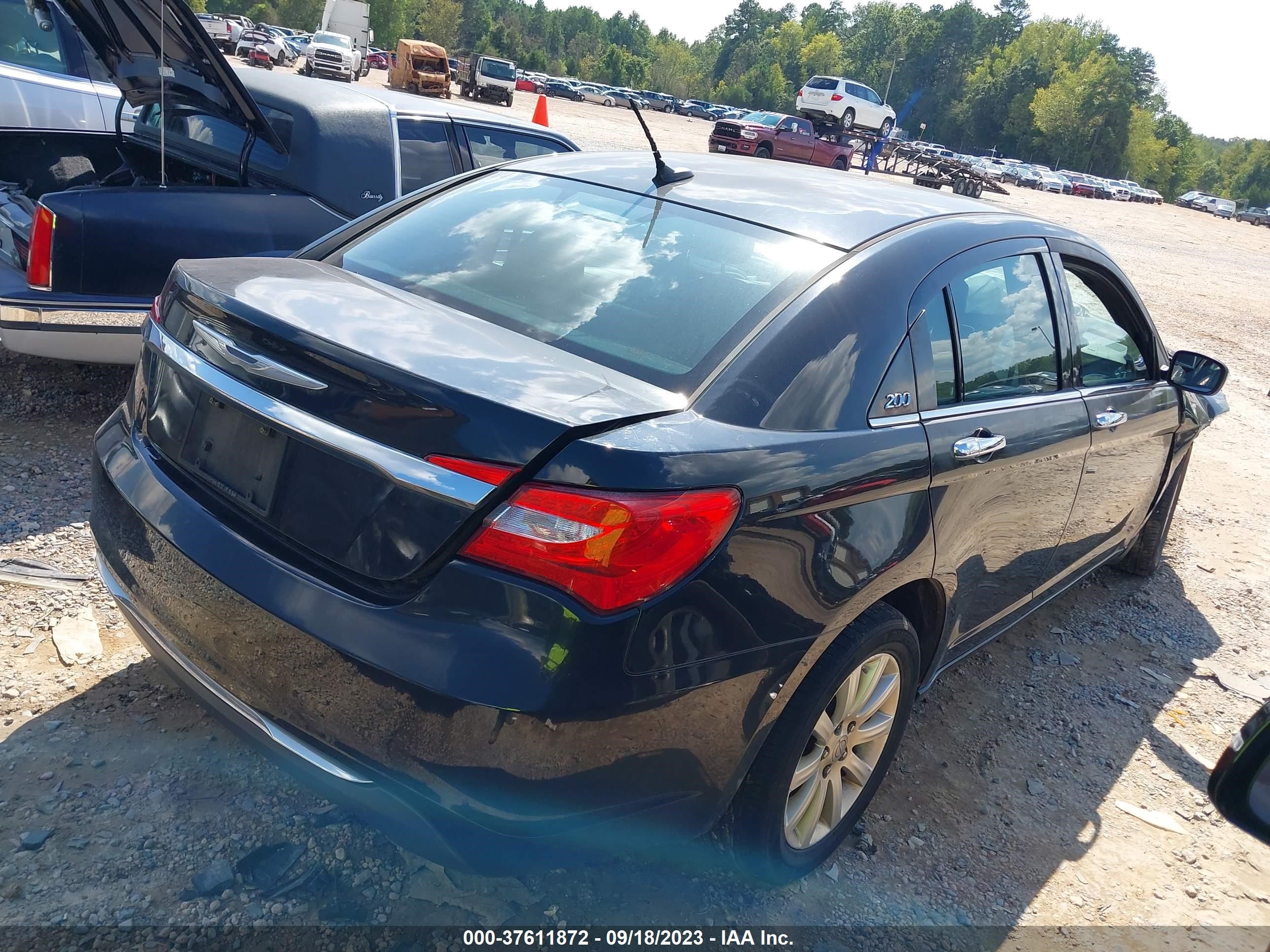 Photo 3 VIN: 1C3CCBCG9DN723318 - CHRYSLER 200 