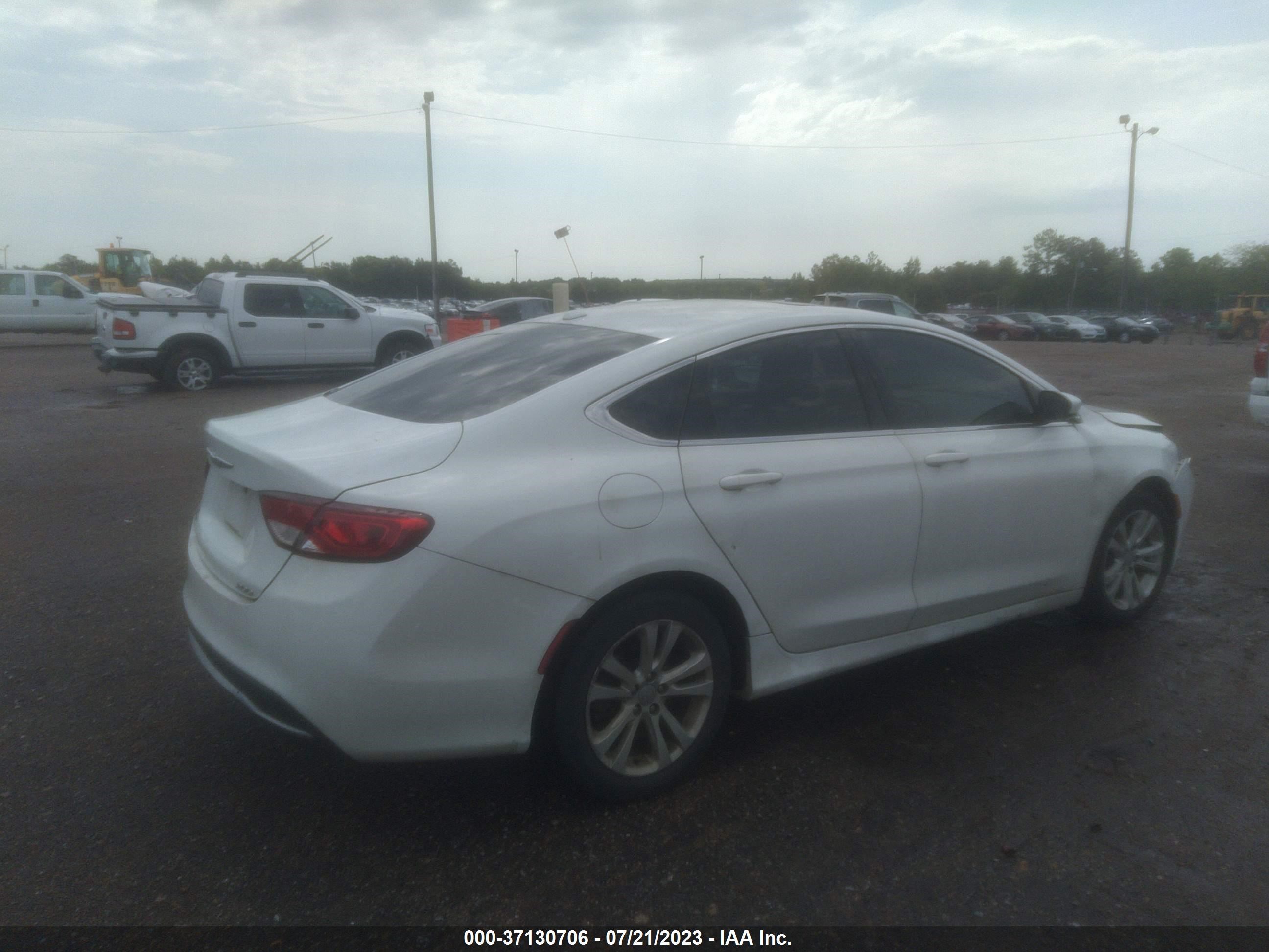 Photo 3 VIN: 1C3CCCAB0FN559618 - CHRYSLER 200 