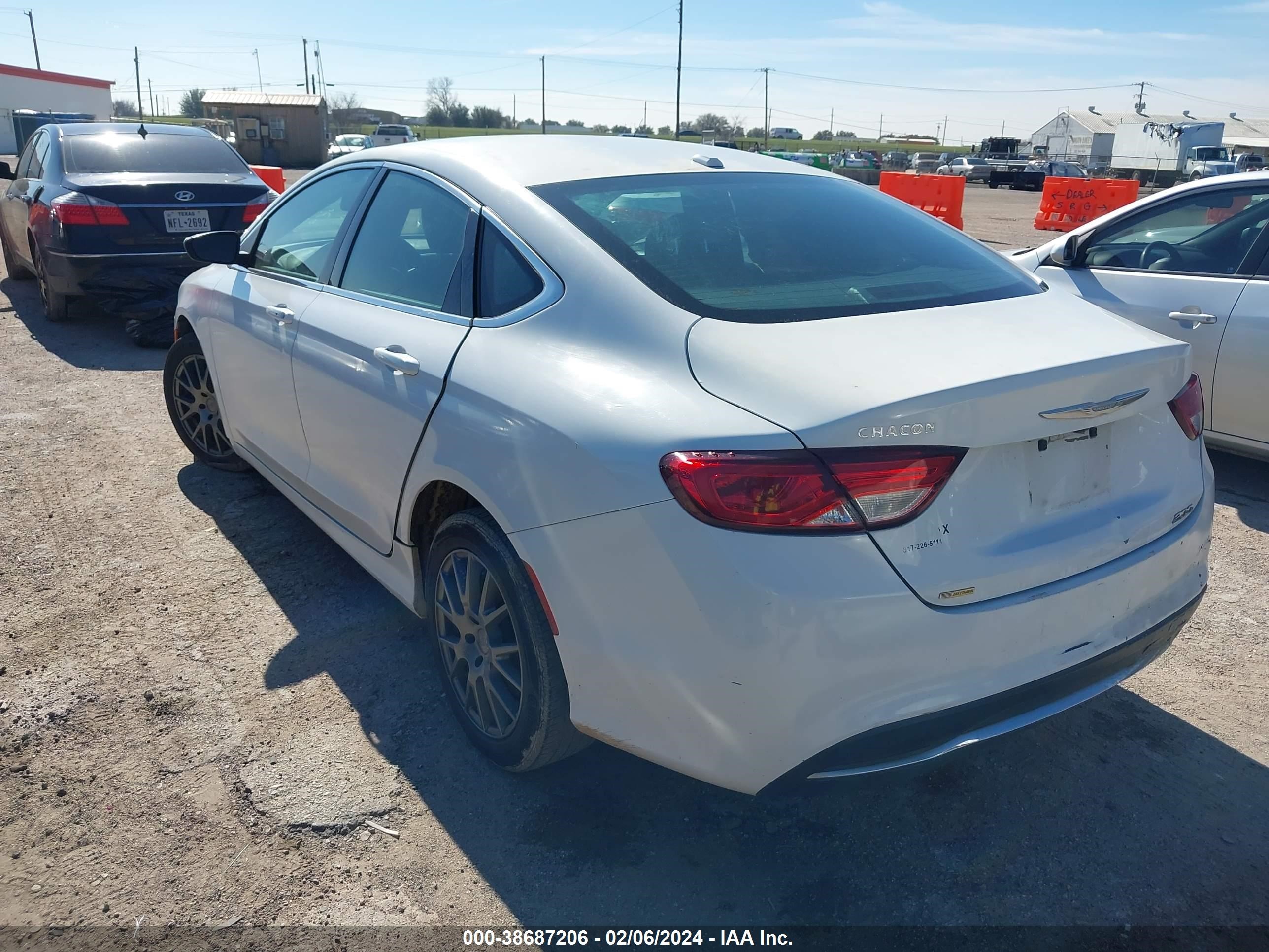 Photo 2 VIN: 1C3CCCAB0FN675157 - CHRYSLER 200 