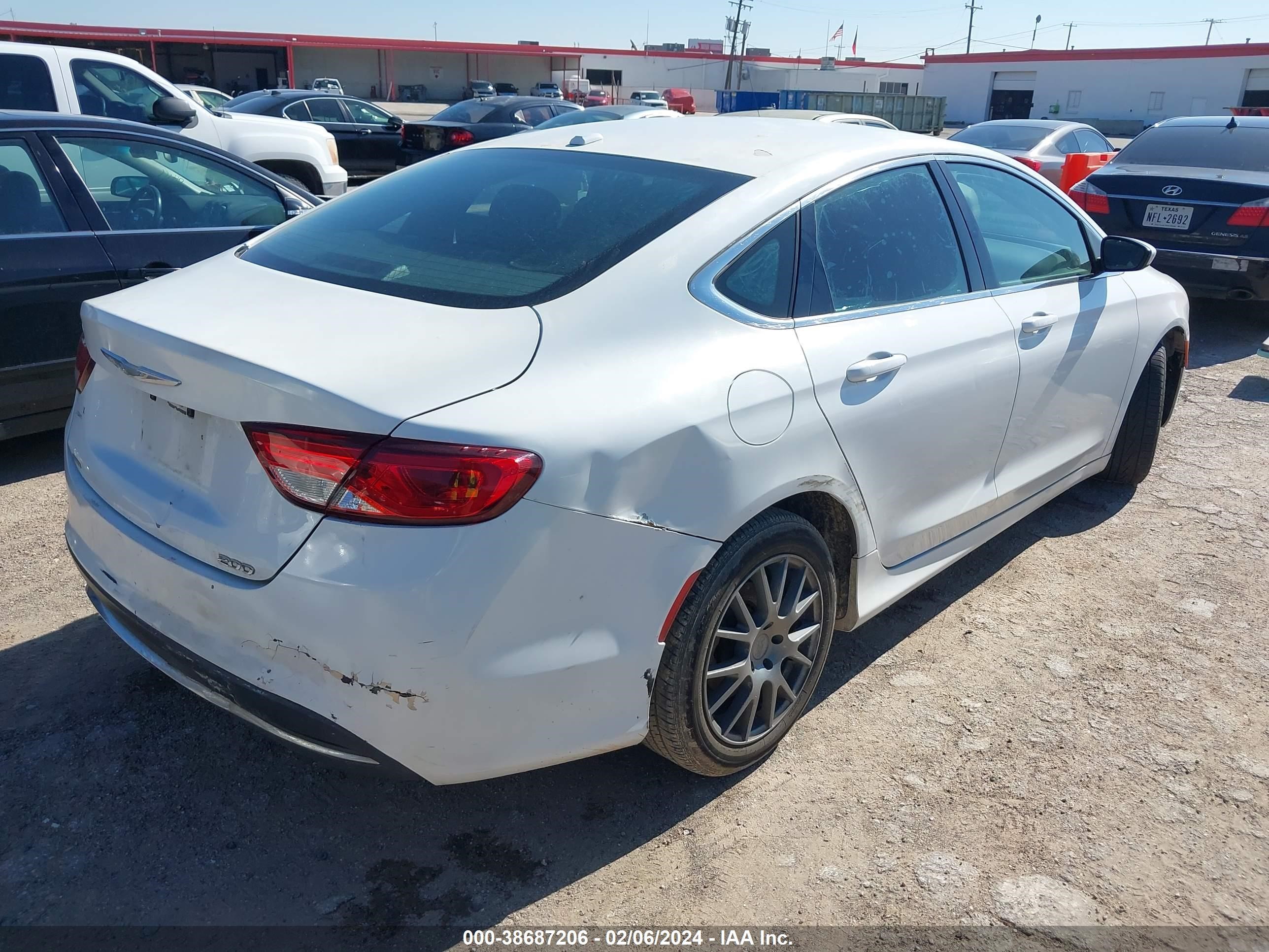 Photo 3 VIN: 1C3CCCAB0FN675157 - CHRYSLER 200 