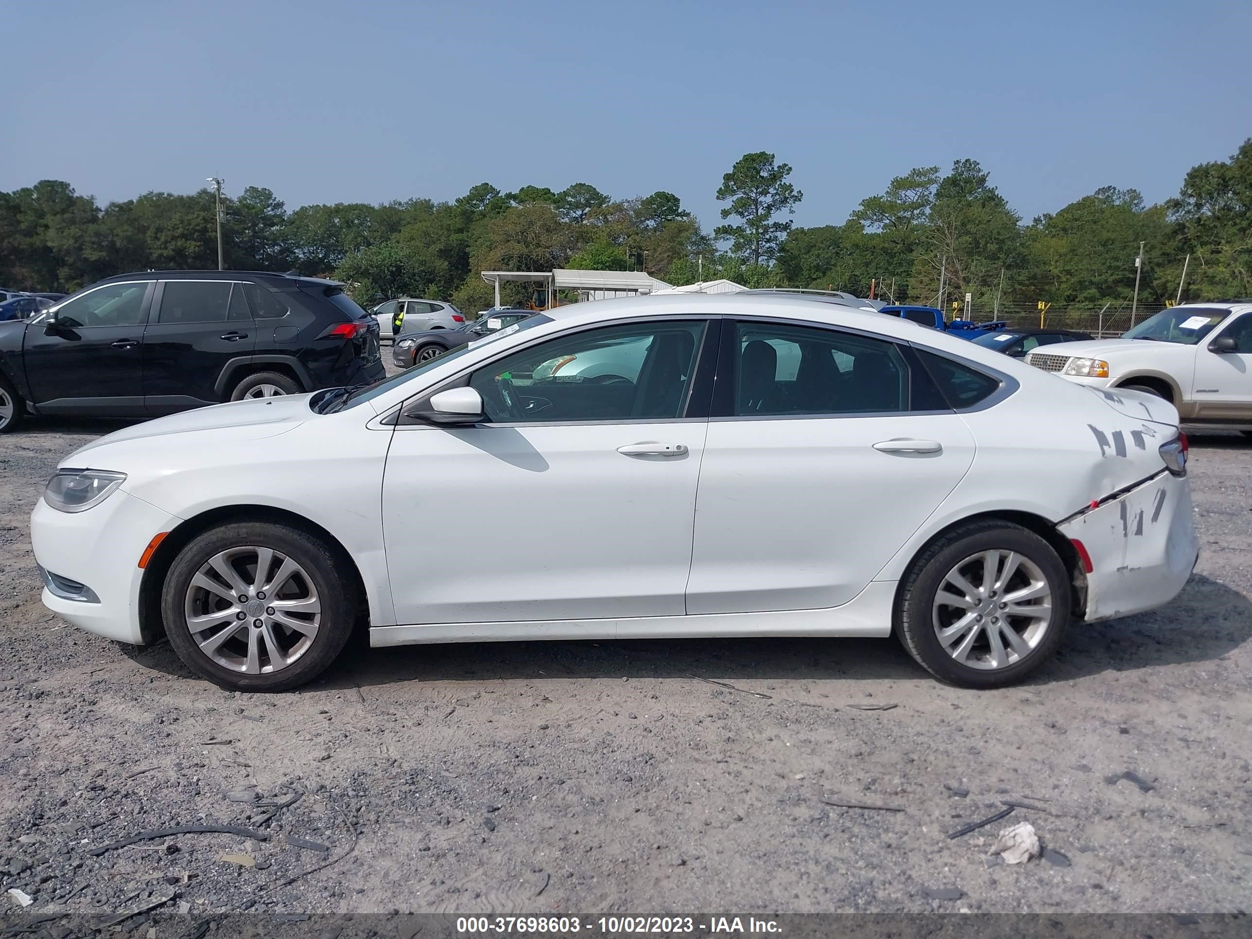 Photo 13 VIN: 1C3CCCAB1FN599111 - CHRYSLER 200 