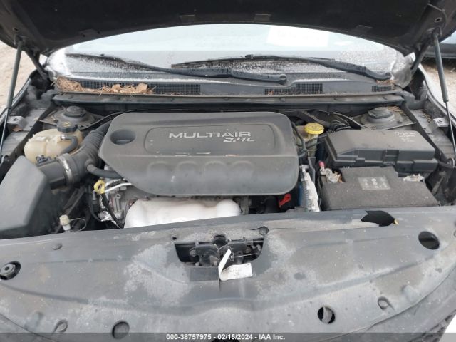 Photo 9 VIN: 1C3CCCAB3FN570032 - CHRYSLER 200 