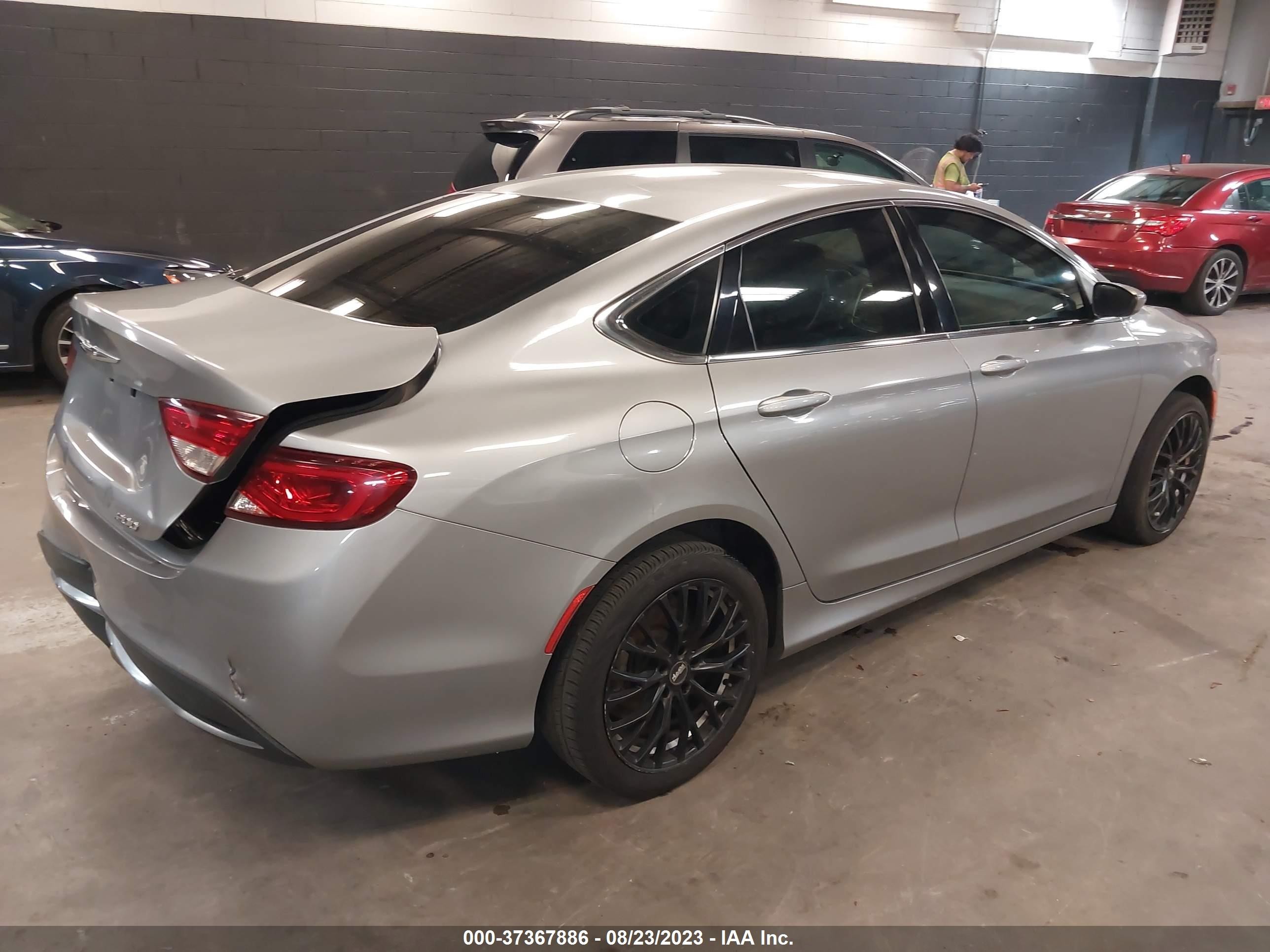 Photo 3 VIN: 1C3CCCAB3FN702948 - CHRYSLER 200 