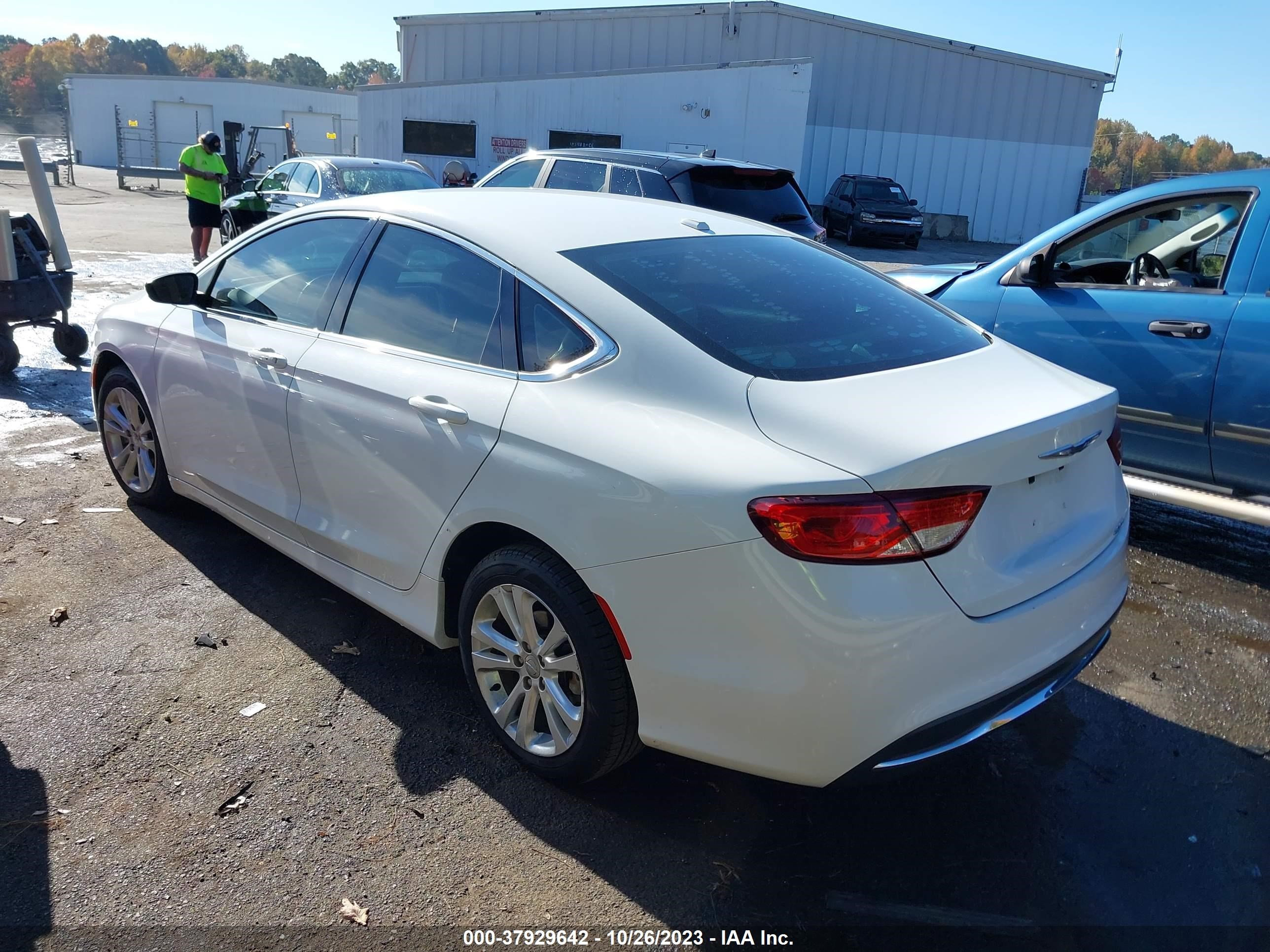 Photo 2 VIN: 1C3CCCAB4FN528212 - CHRYSLER 200 