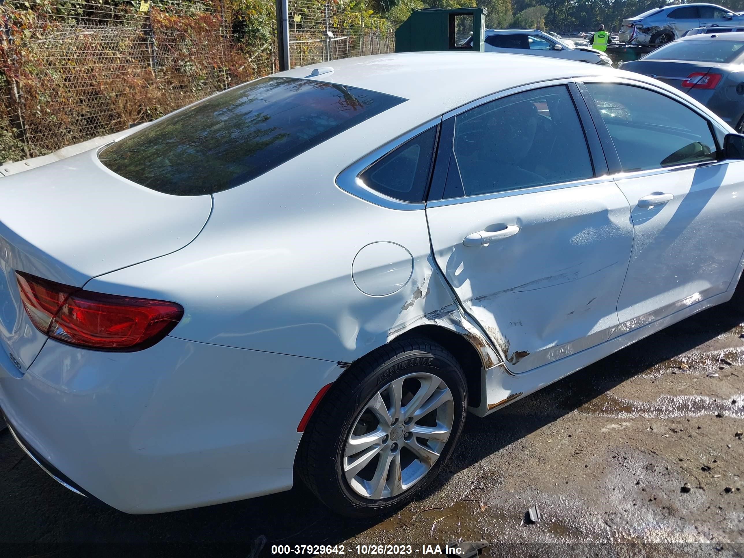 Photo 5 VIN: 1C3CCCAB4FN528212 - CHRYSLER 200 