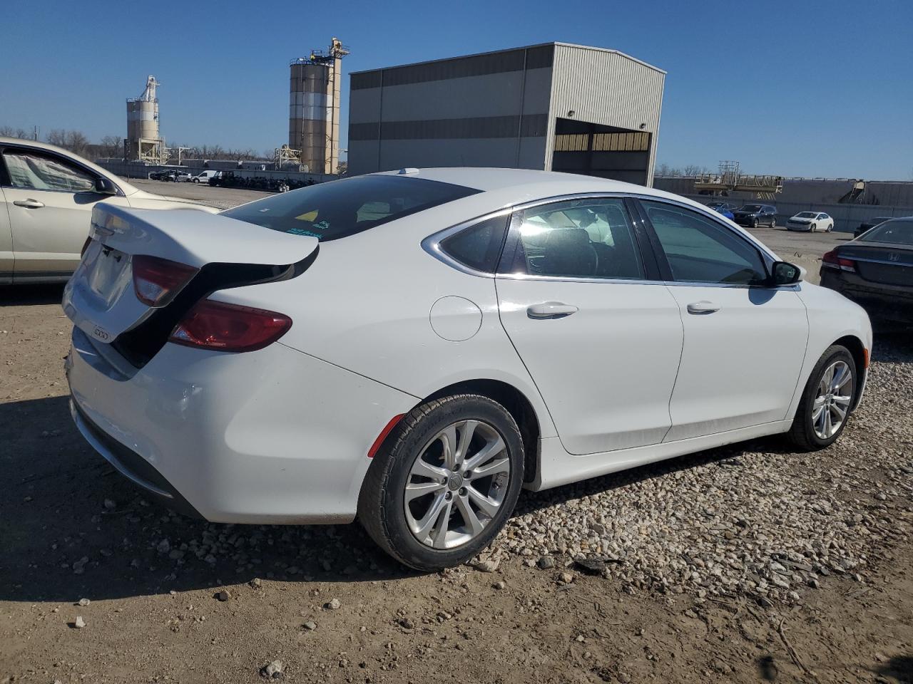 Photo 2 VIN: 1C3CCCAB9FN582377 - CHRYSLER 200 