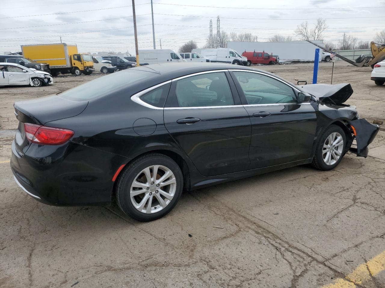 Photo 2 VIN: 1C3CCCABXFN623180 - CHRYSLER 200 