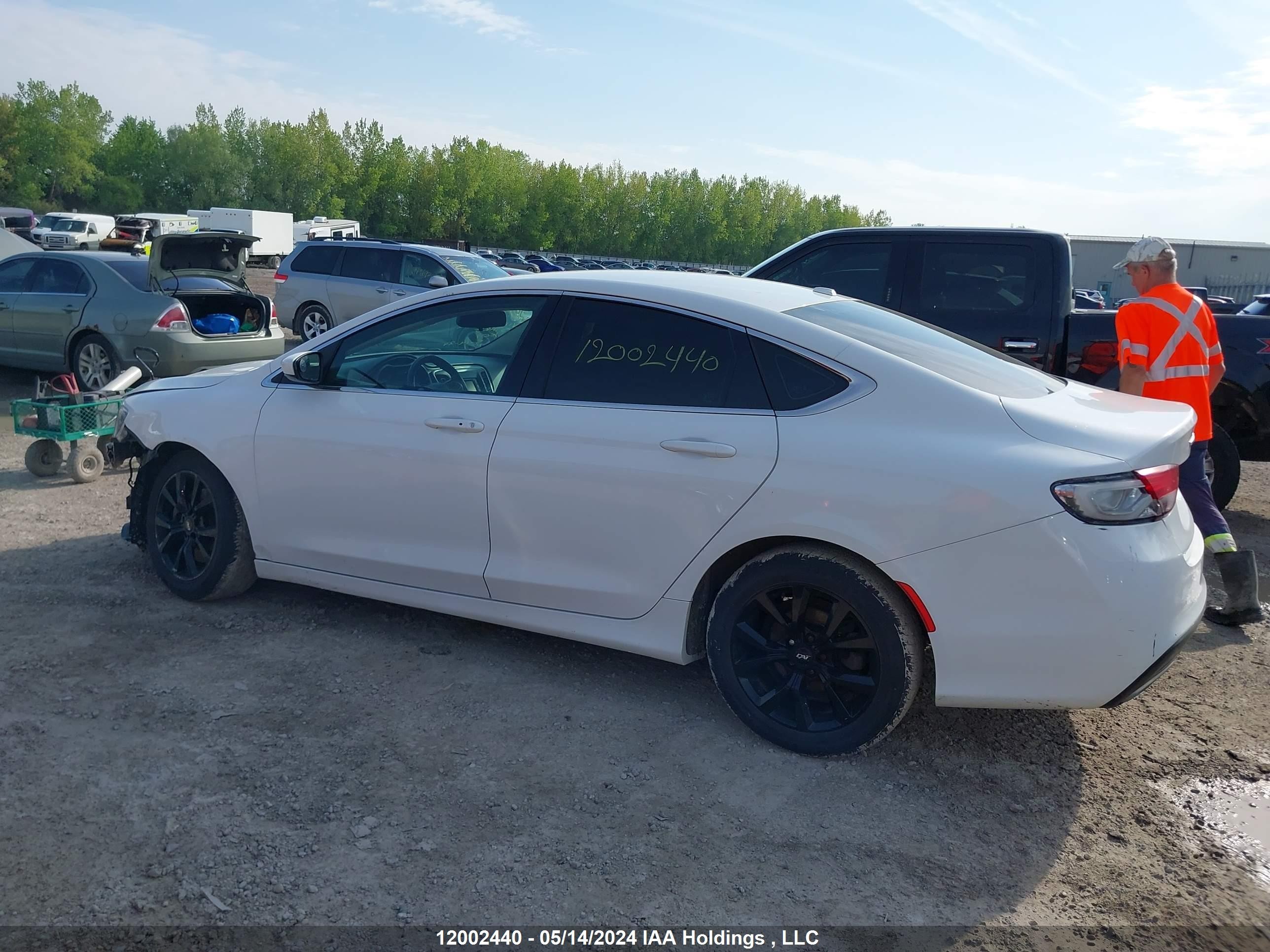 Photo 13 VIN: 1C3CCCAG3FN524082 - CHRYSLER 200 